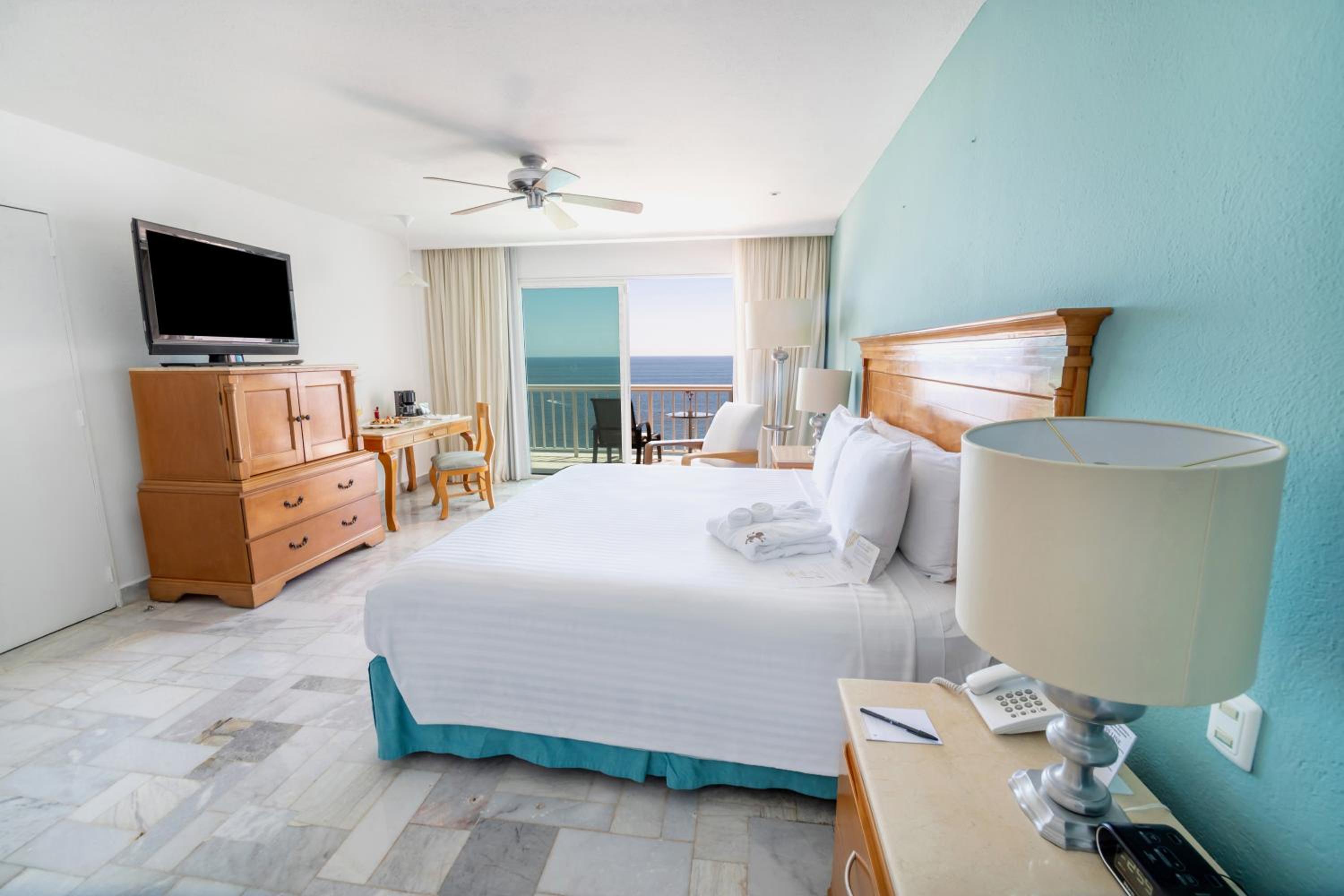 Club Privilege Suite with Sea View - Photo 4