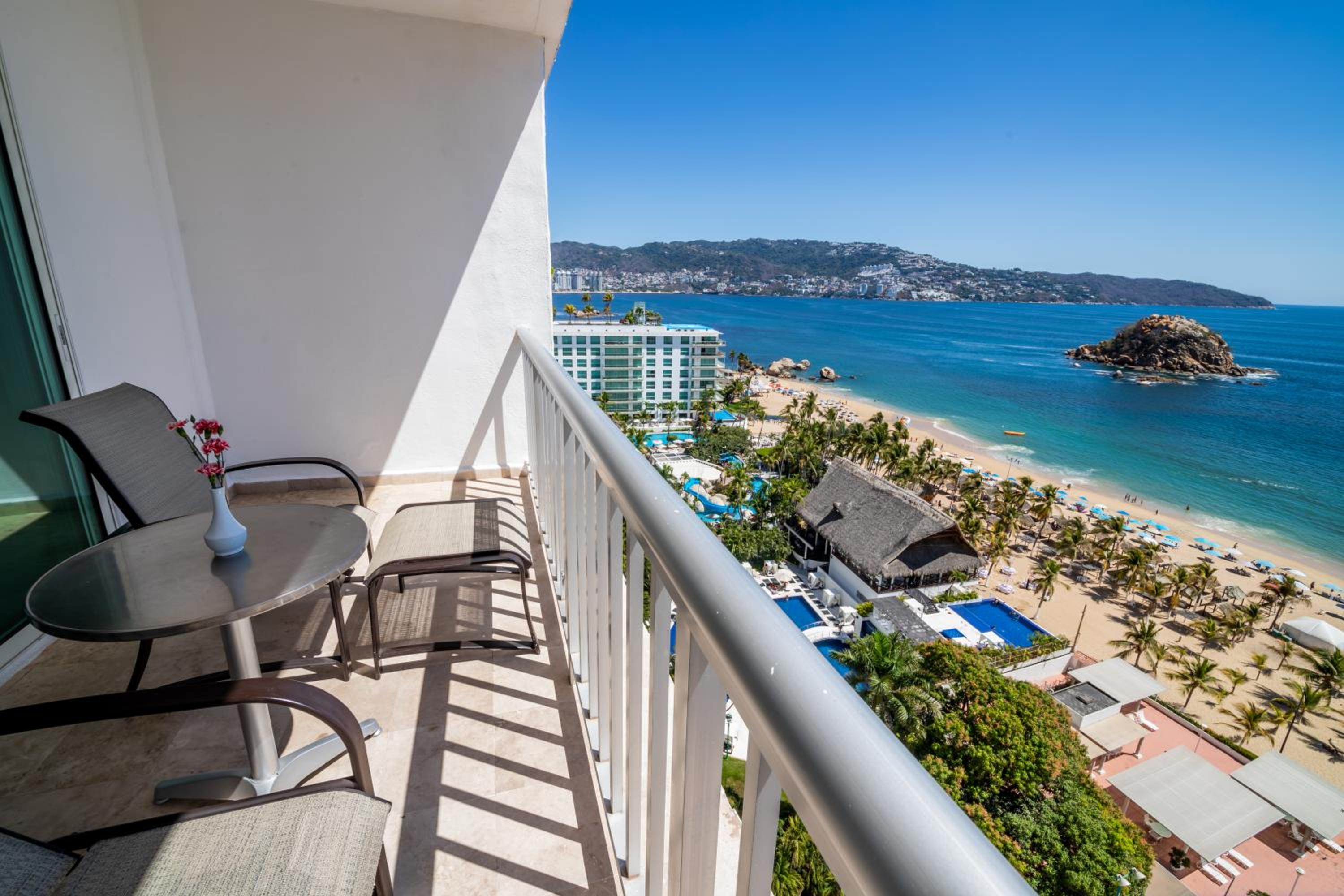 Club Privilege Suite with Sea View - Photo 7