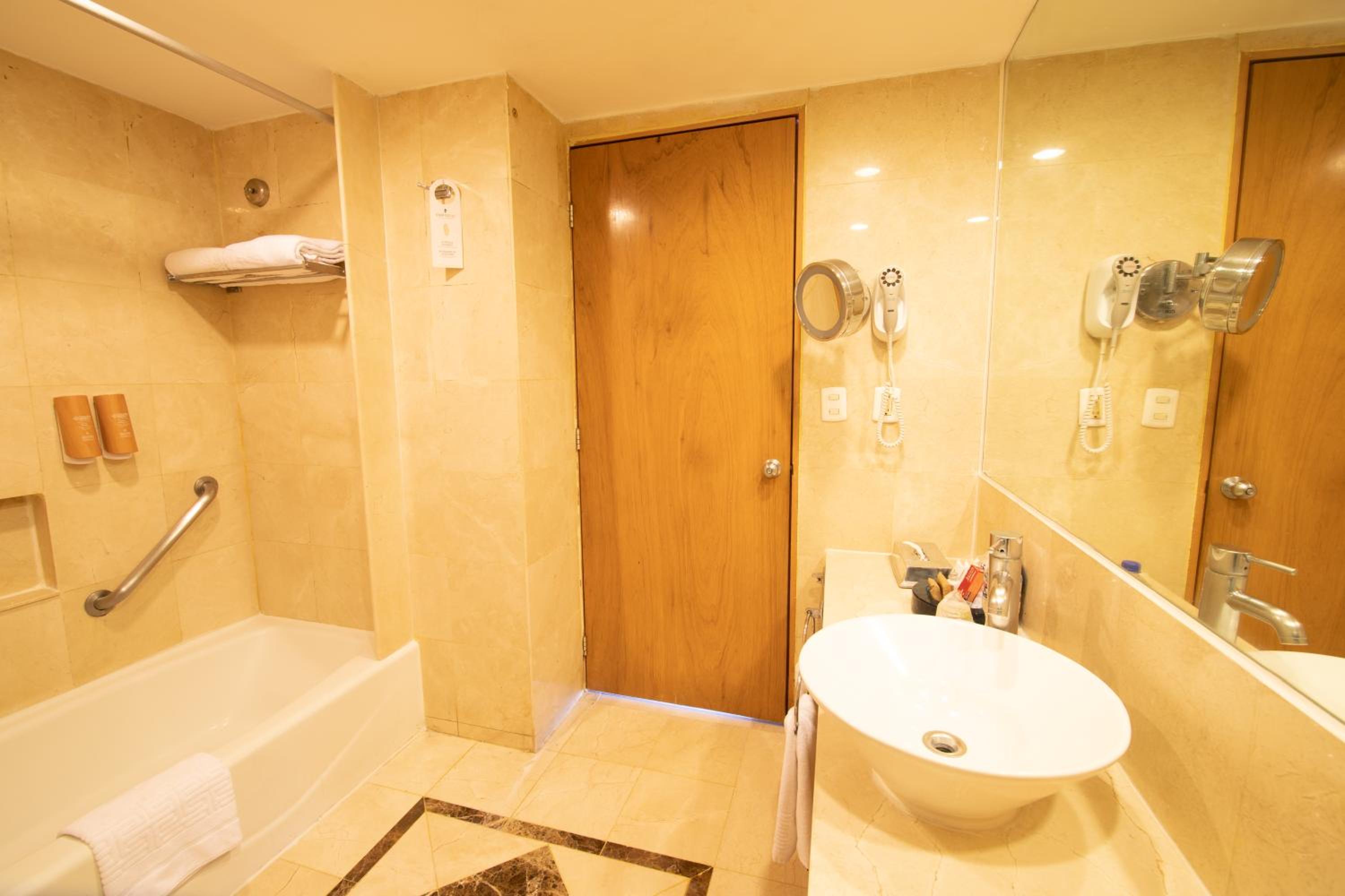 Club Privilege Suite with Sea View - Photo 5