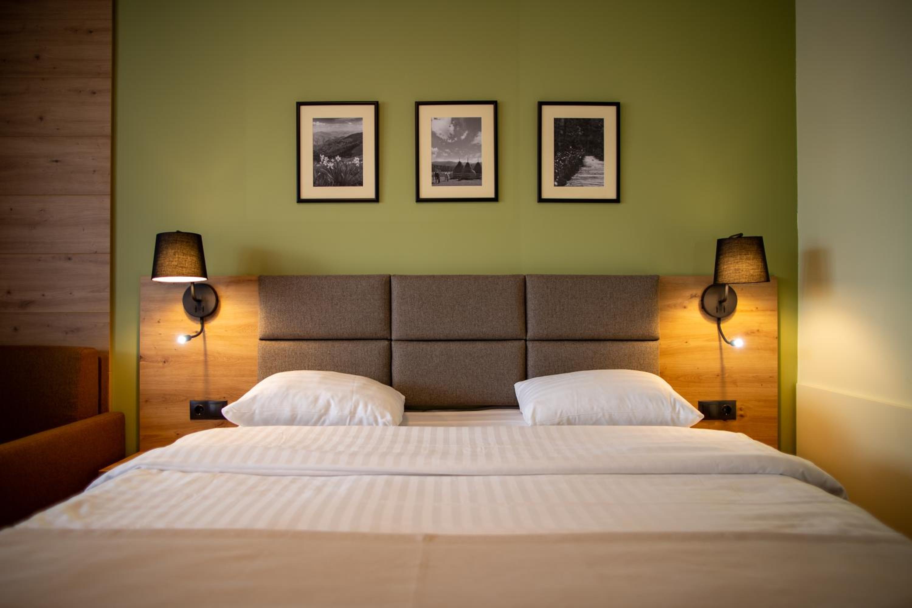 Double or Twin Room with Balcony - Photo 13