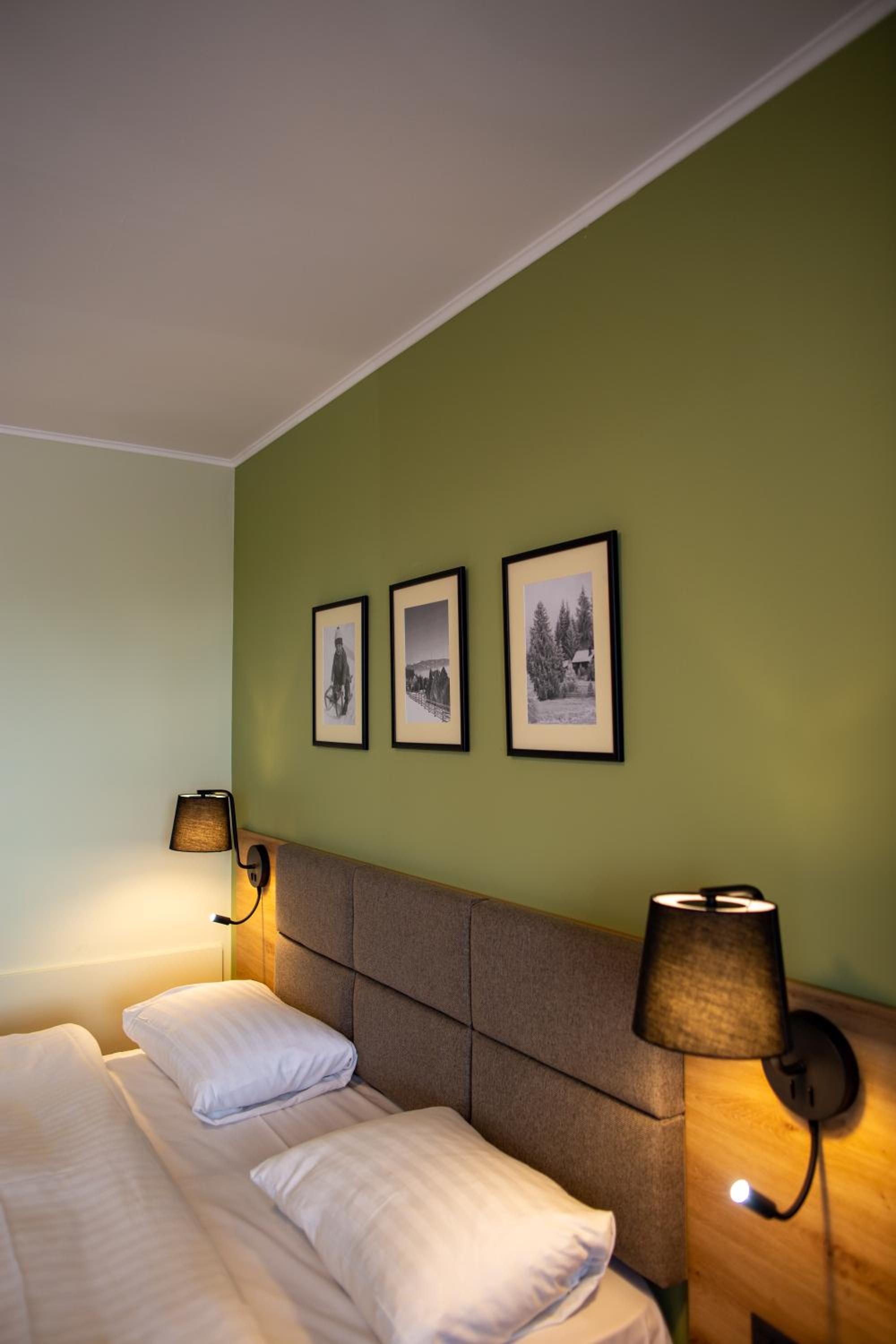 Double or Twin Room with Balcony - Photo 15