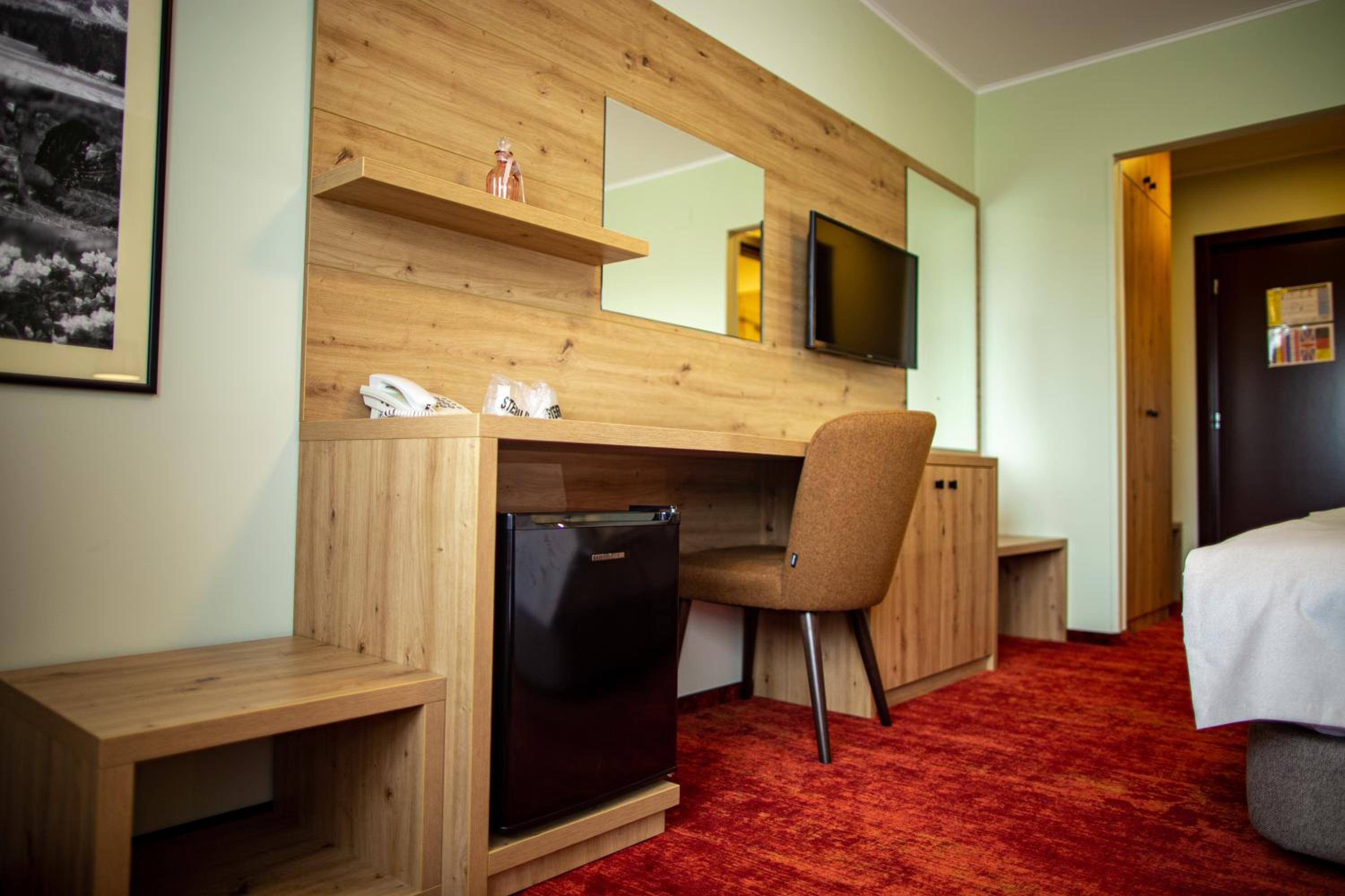Double or Twin Room with Balcony - Photo 10