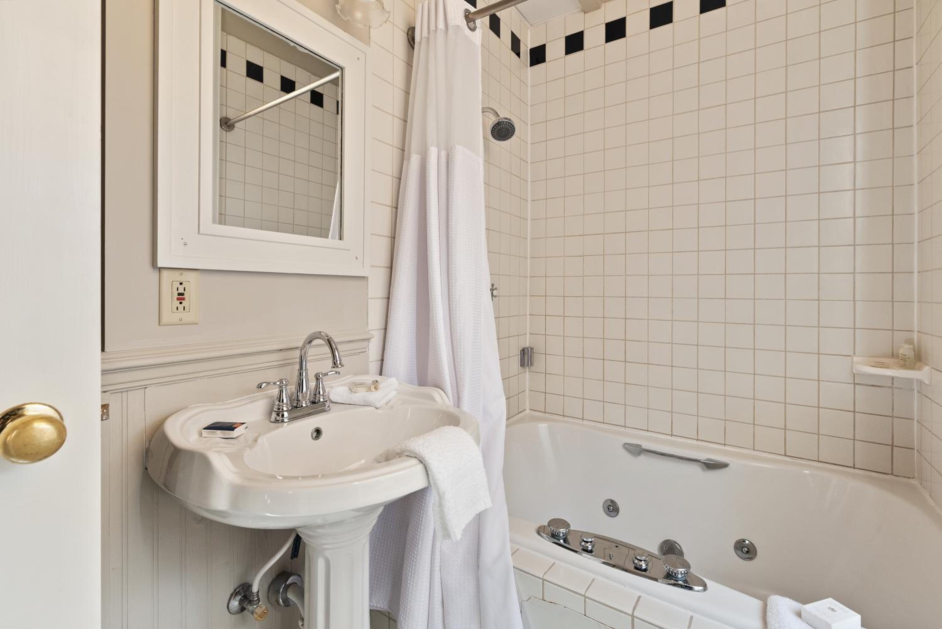 Small Single Room photo 2
