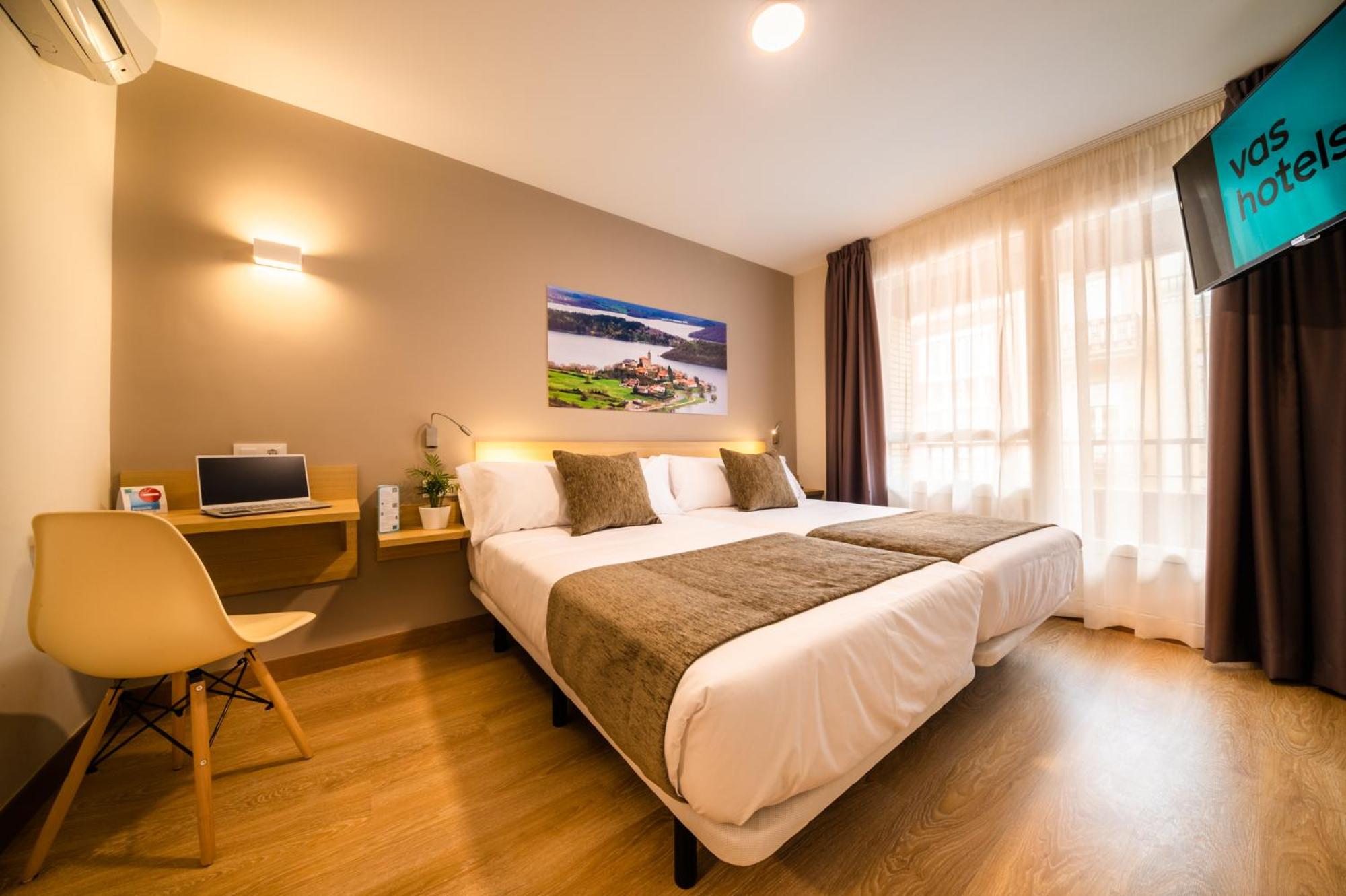 Deluxe Twin Room photo 2