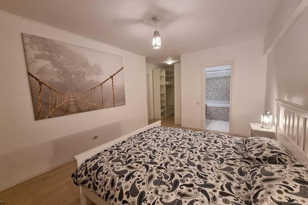 Two-Bedroom Apartment - Photo 7