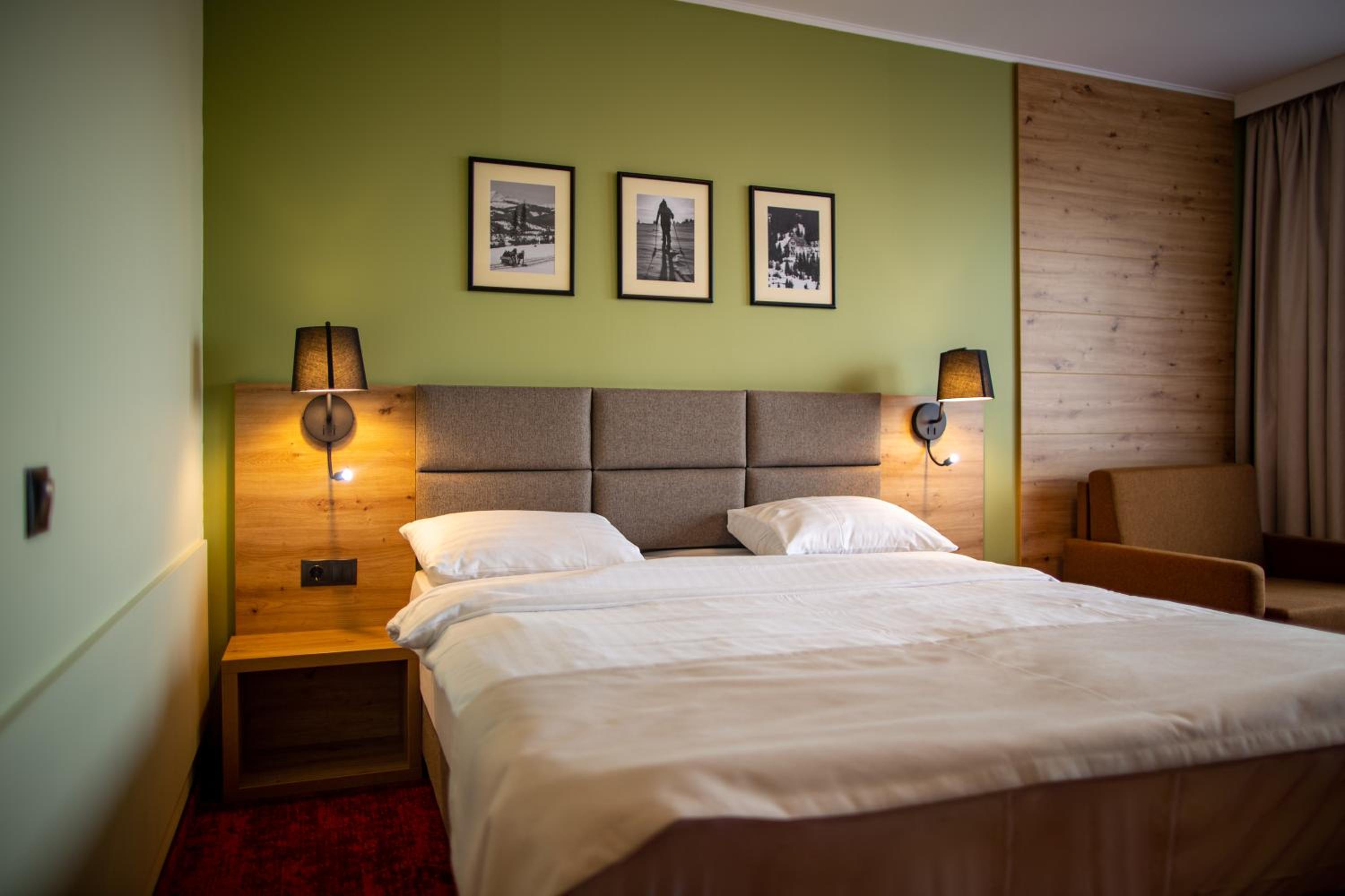 Double or Twin Room with Balcony - Photo 12