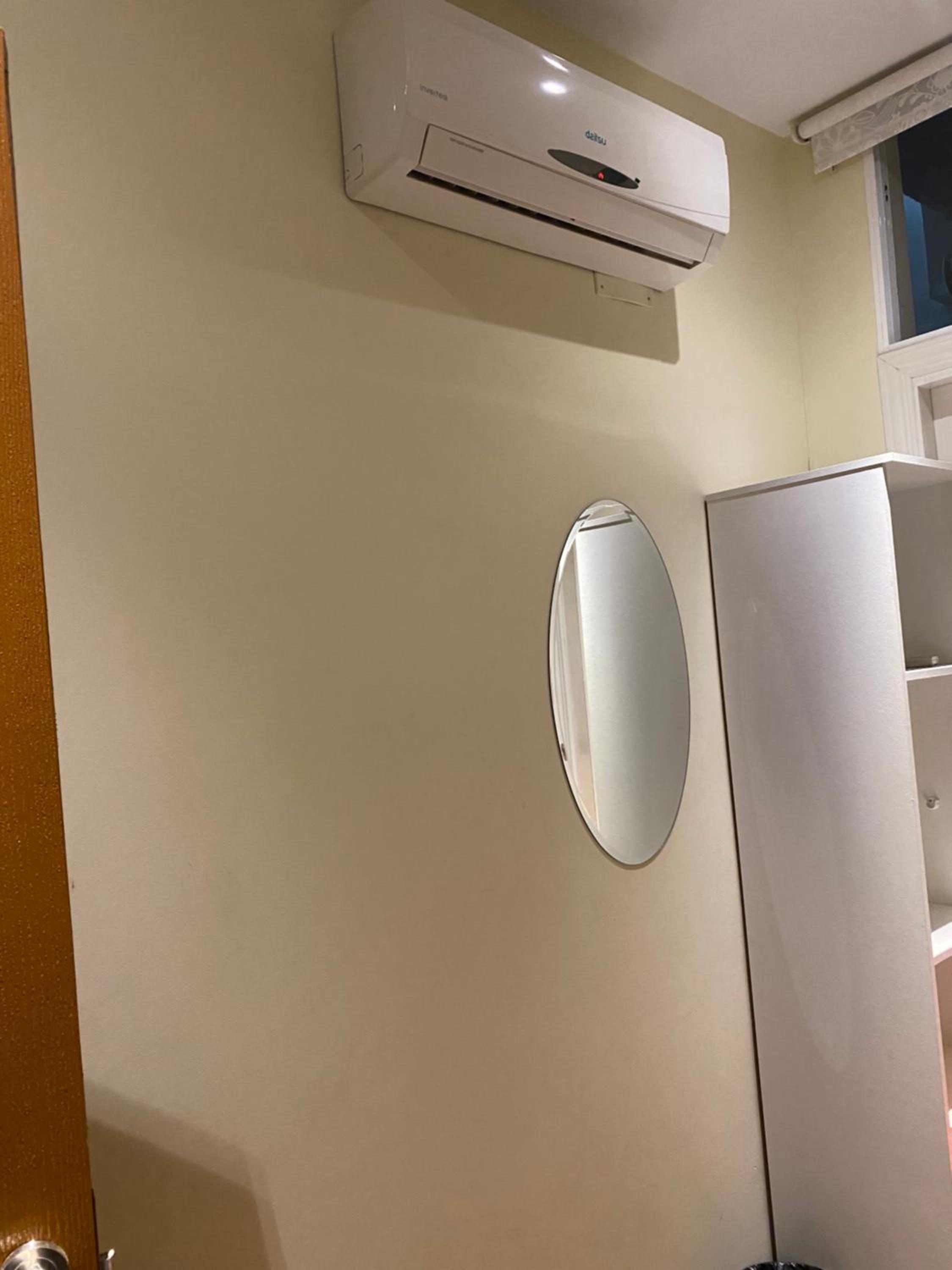 Single Room with Private Bathroom photo 3