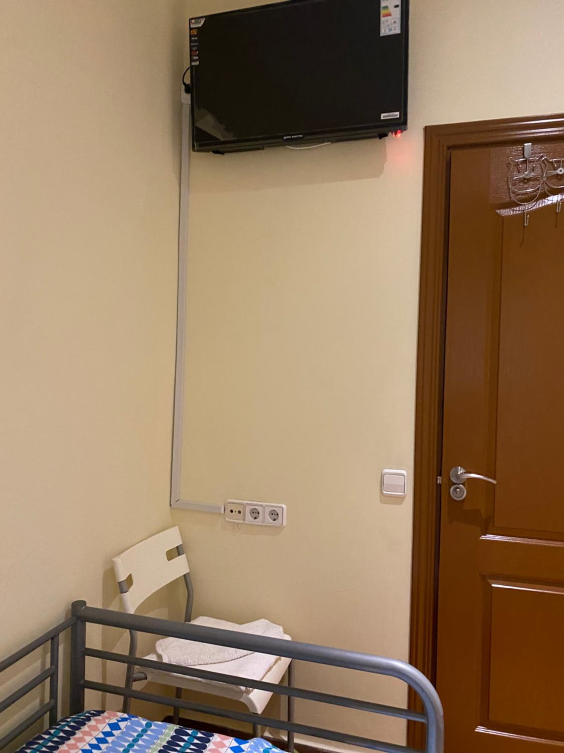 Single Room with Private Bathroom photo 2