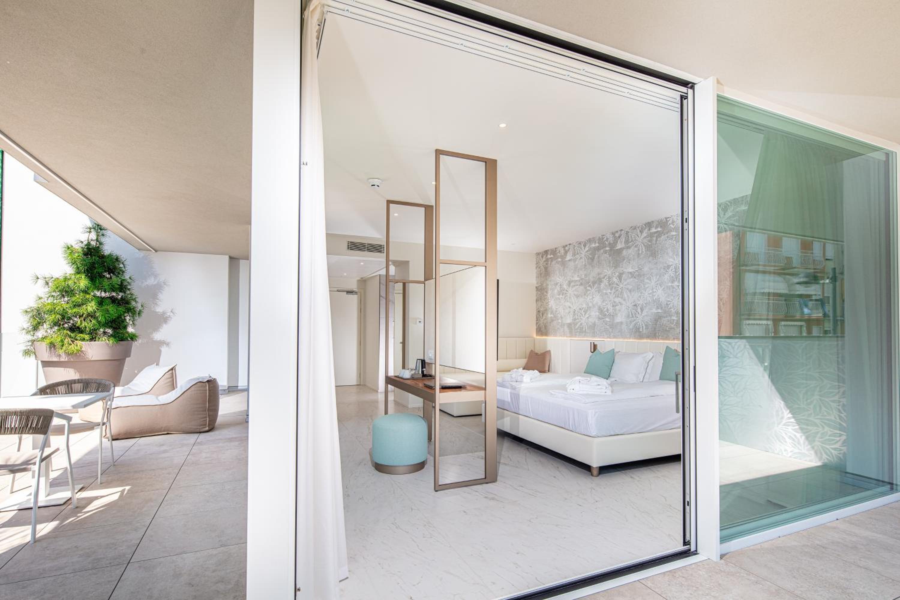 Queen Room with Spa Bath