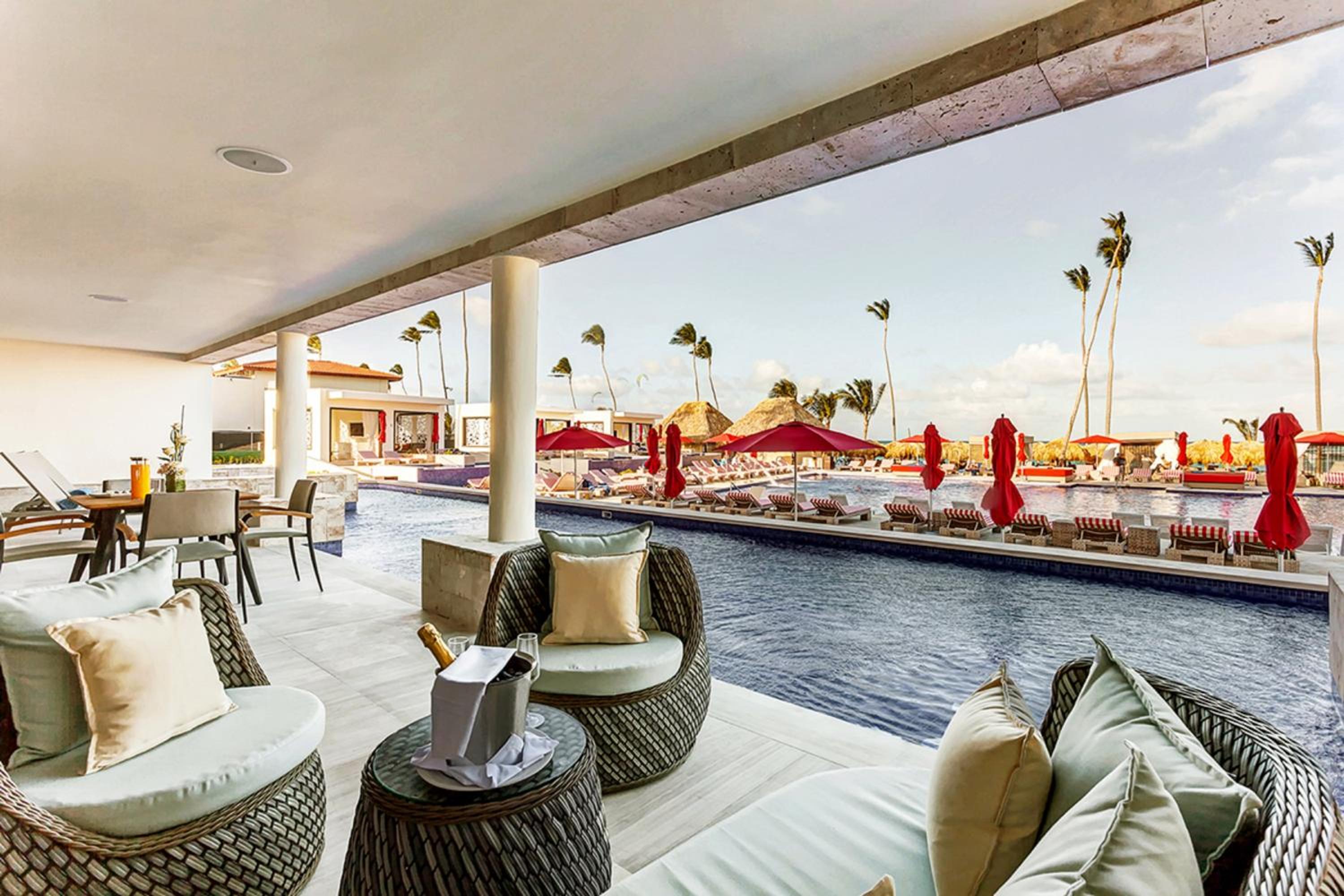 Luxury Chairman Two Bedroom Suite Swim Out Diamond Club thumbnail 5