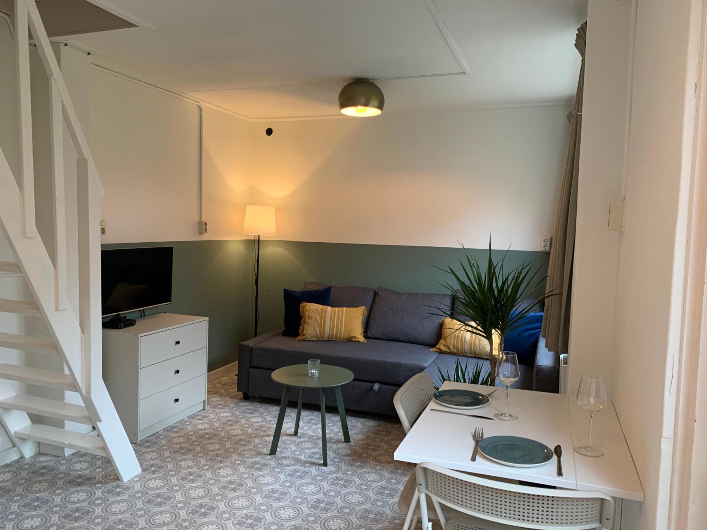 One-Bedroom Apartment photo 1