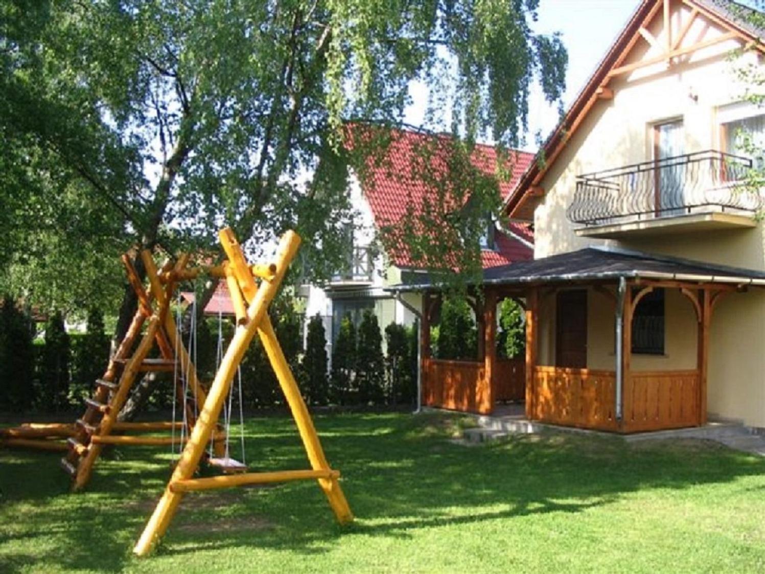 Six-Bedroom House - Photo 24