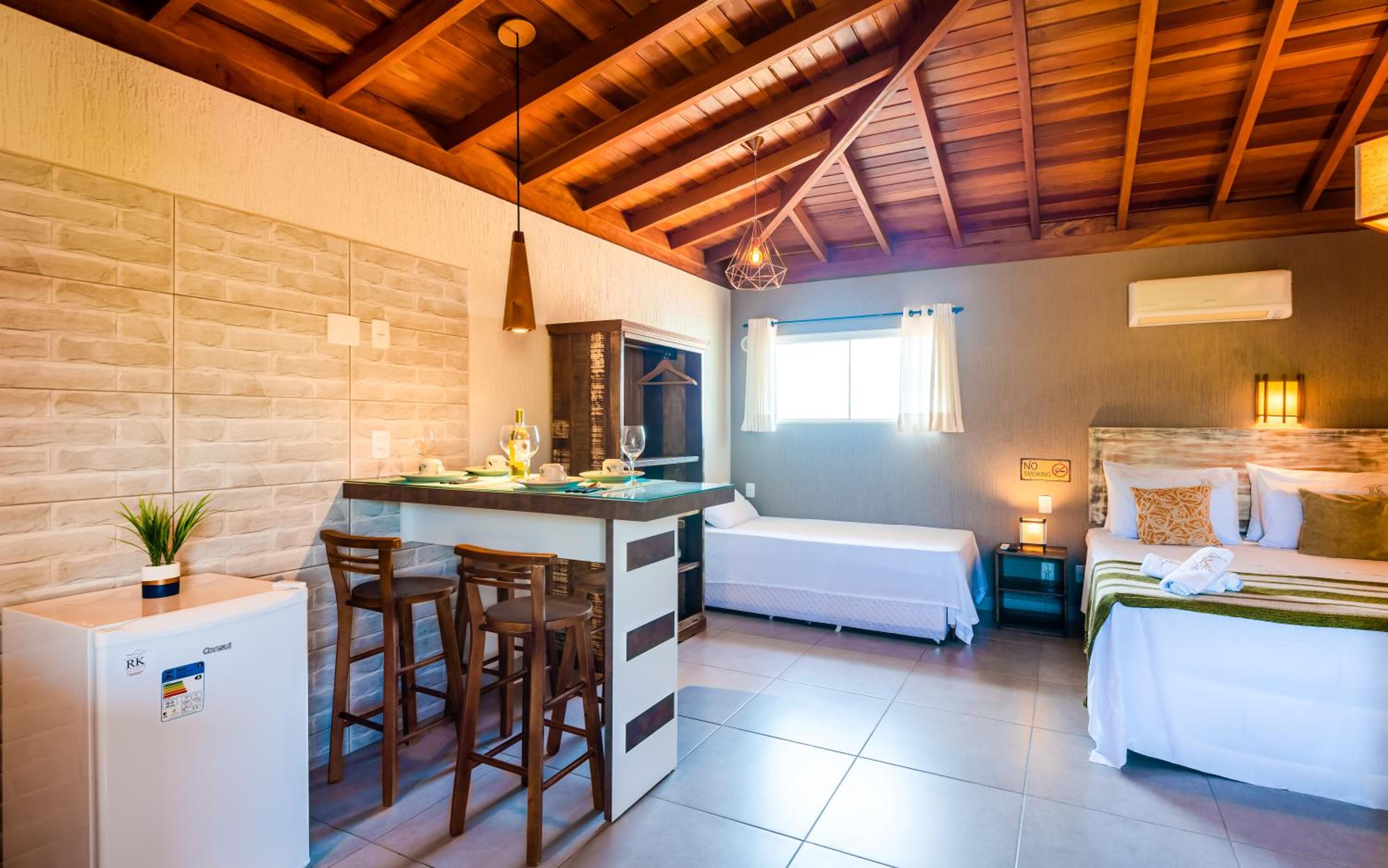 Deluxe King Suite - Photo 7