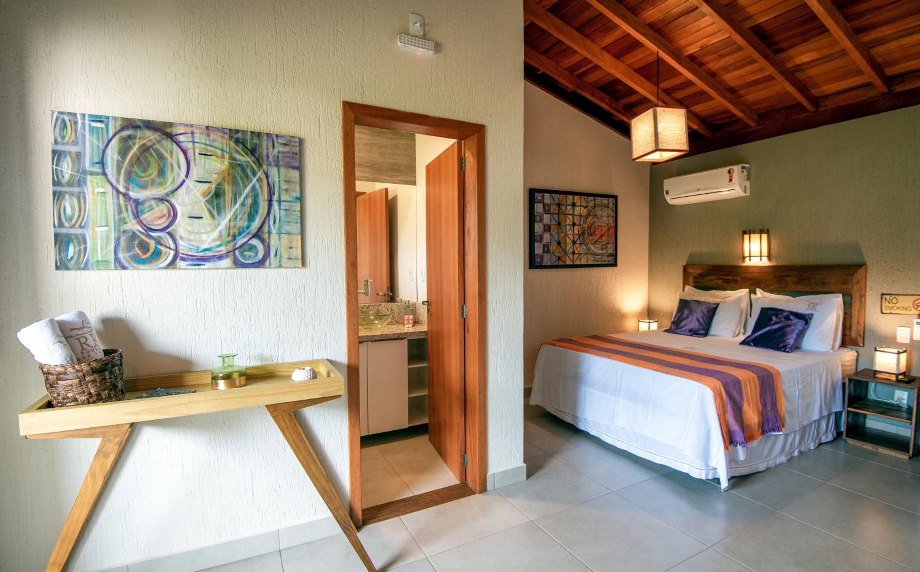 Deluxe King Suite - Photo 12