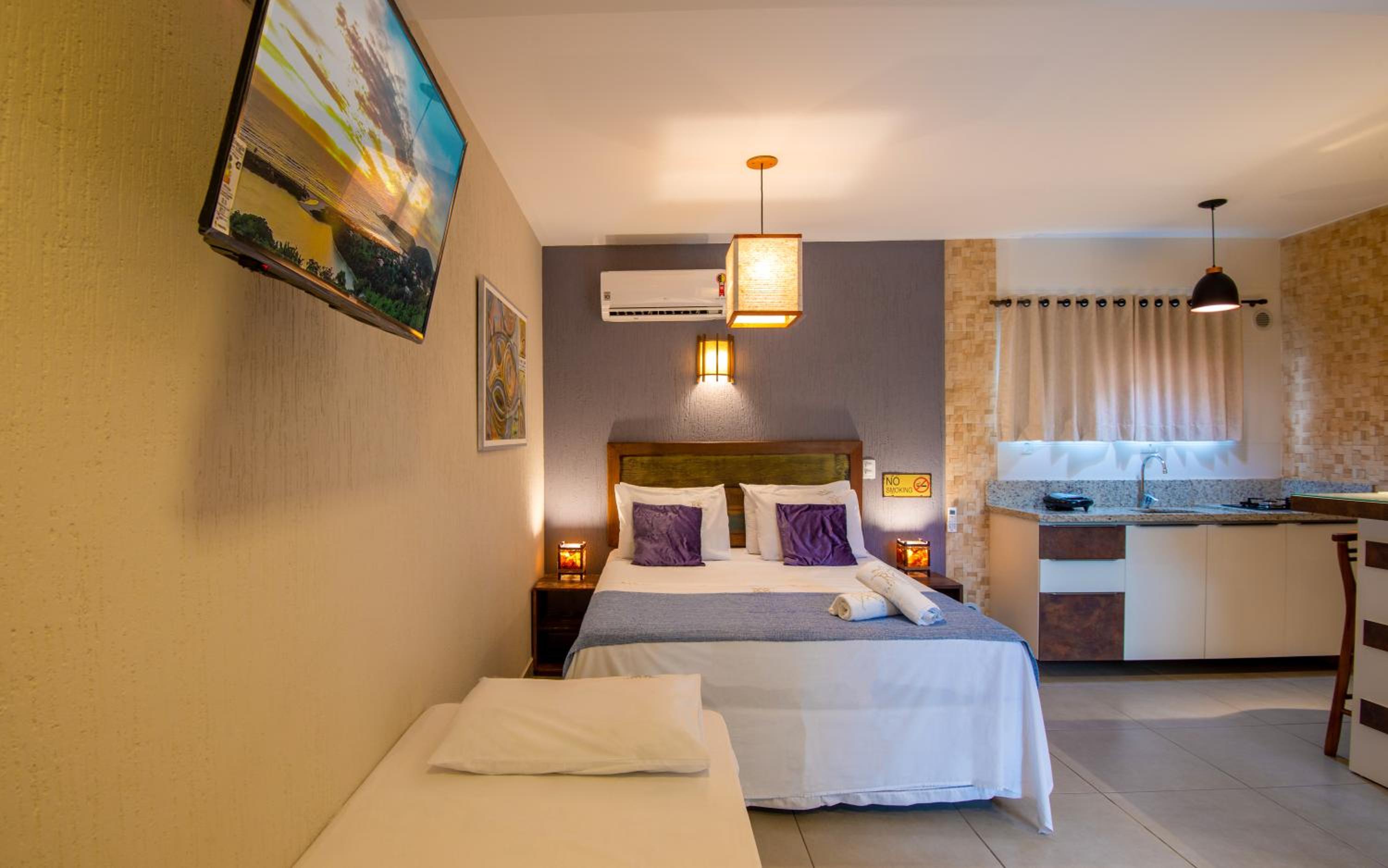 Suite with Pool View - Photo 14