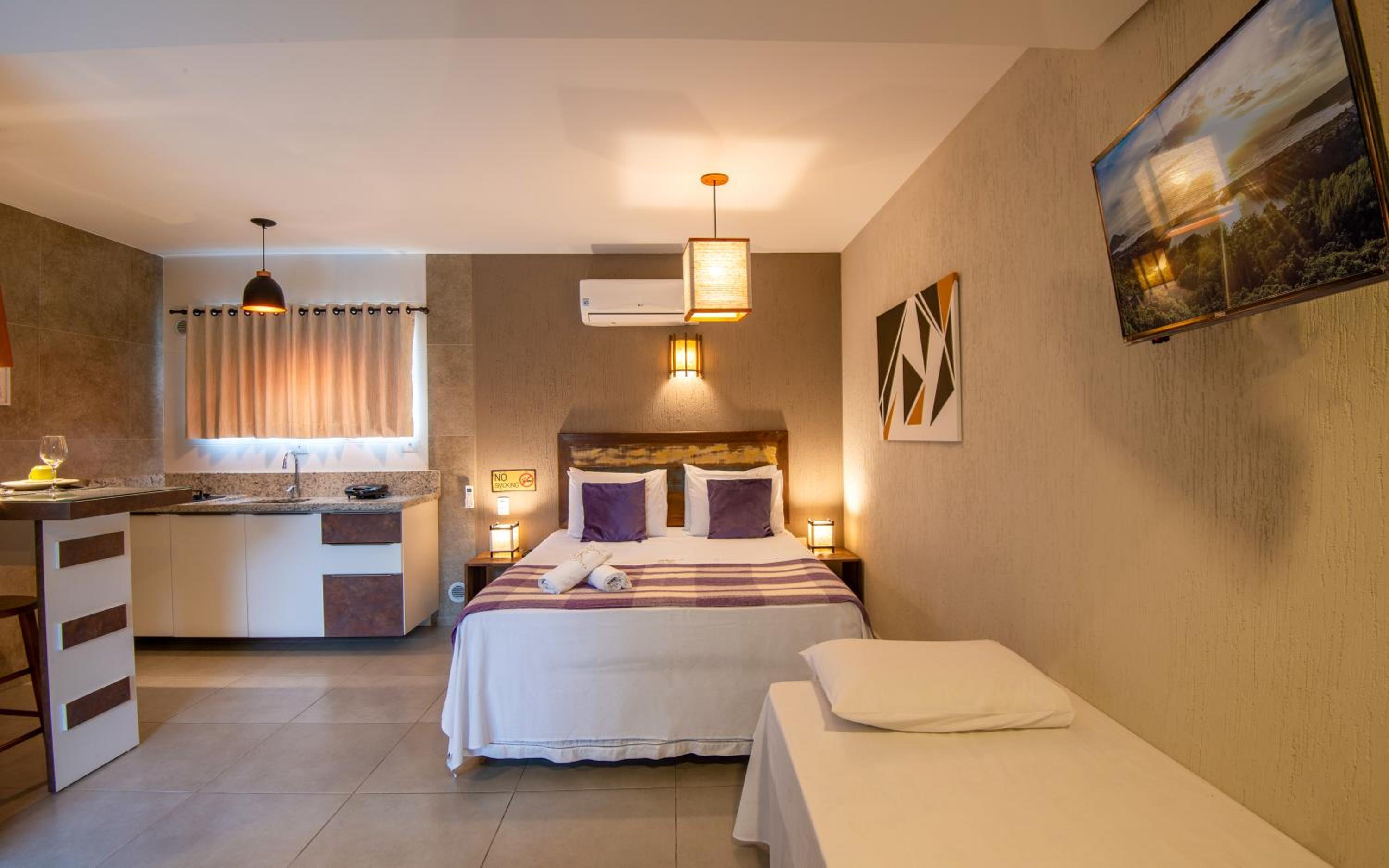 Suite with Pool View - Photo 11