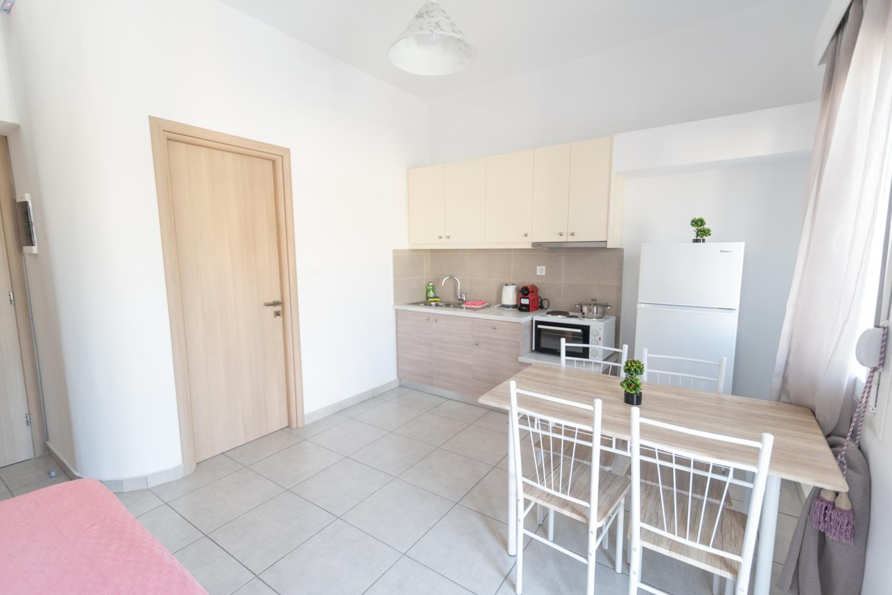 One-Bedroom Apartment - Photo 4