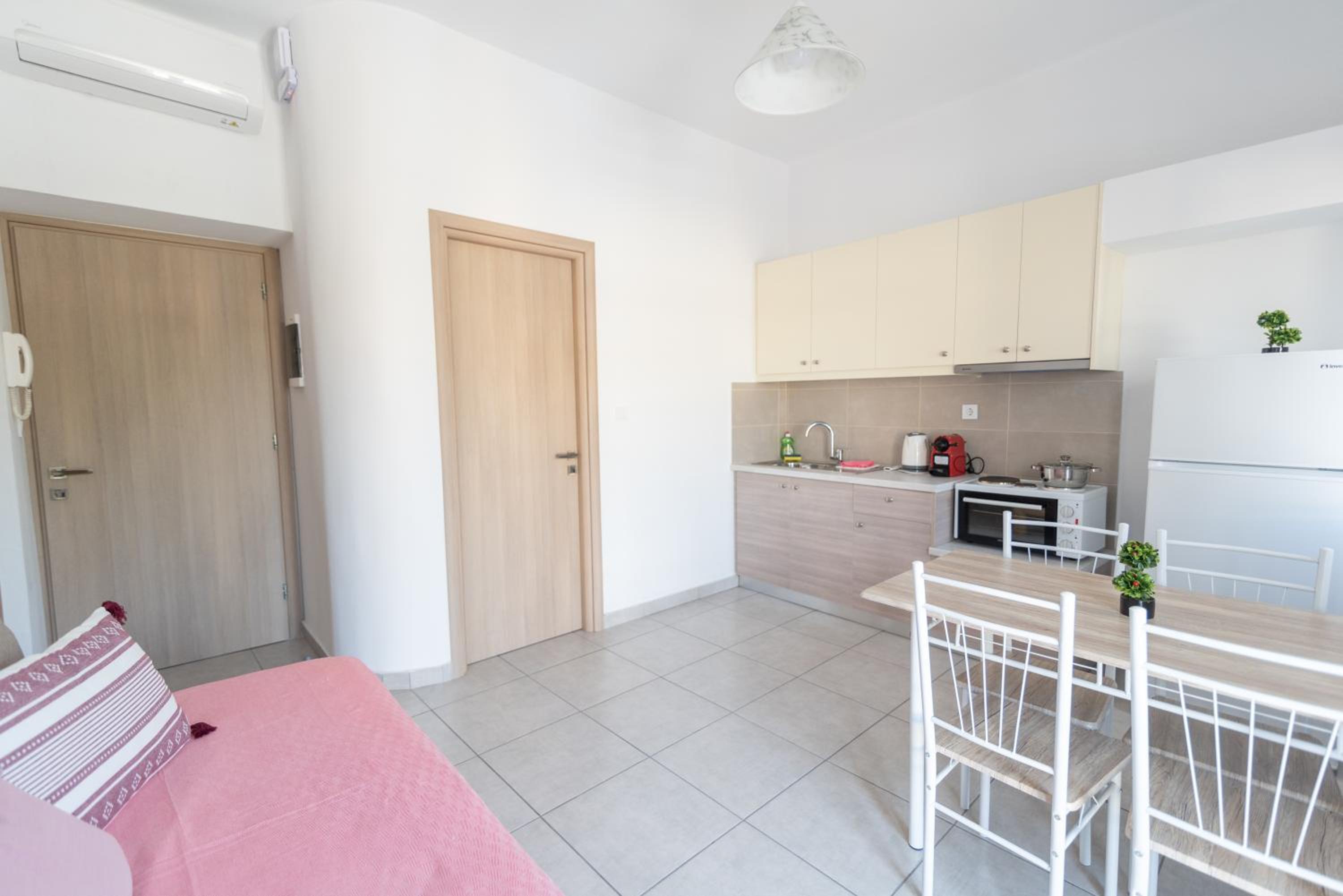 One-Bedroom Apartment - Photo 9