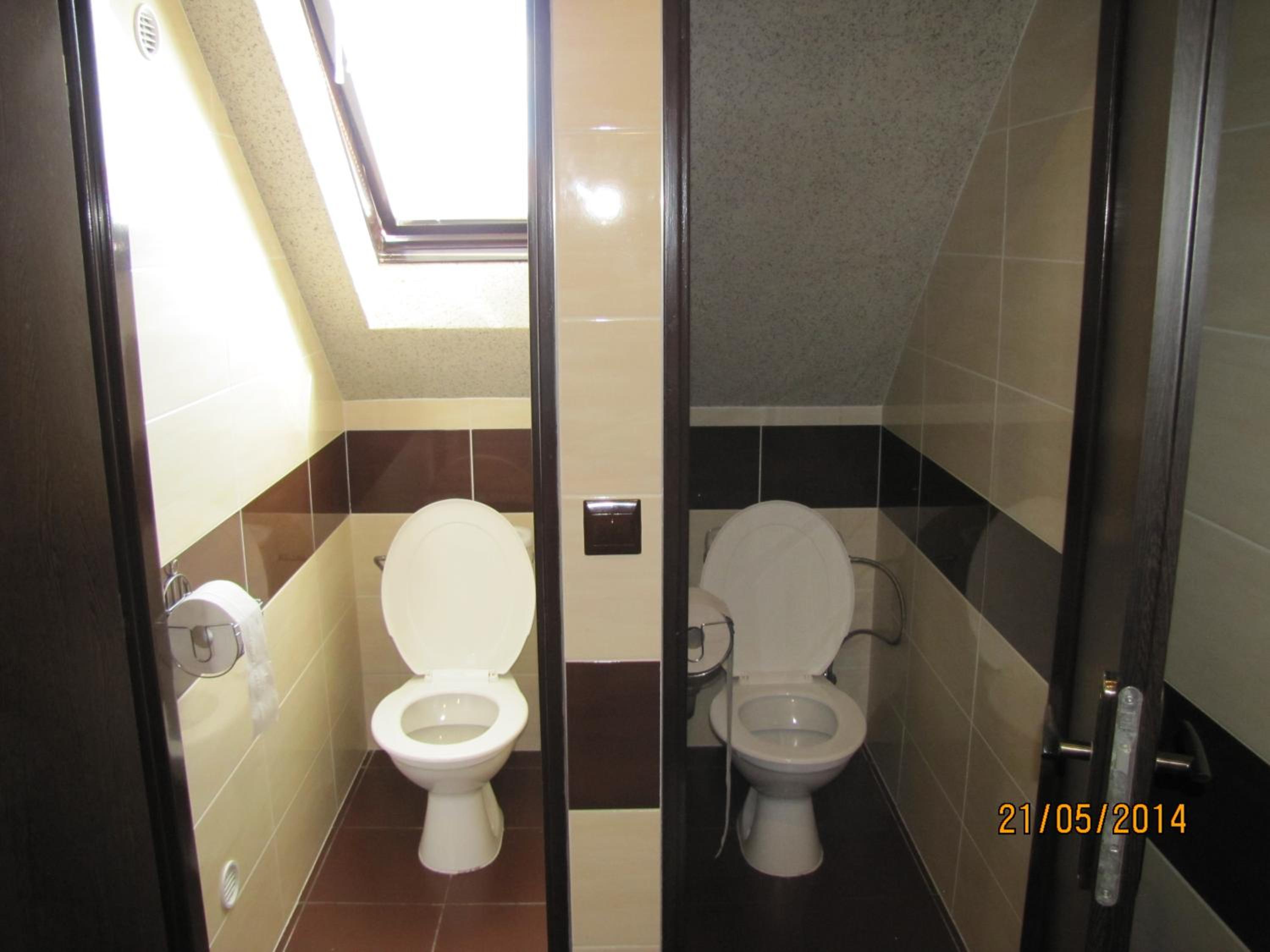 Single Room with Shared Bathroom photo 3