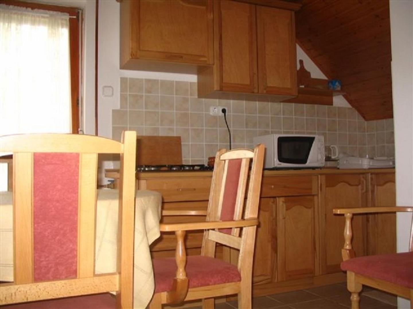 Six-Bedroom House - Photo 19