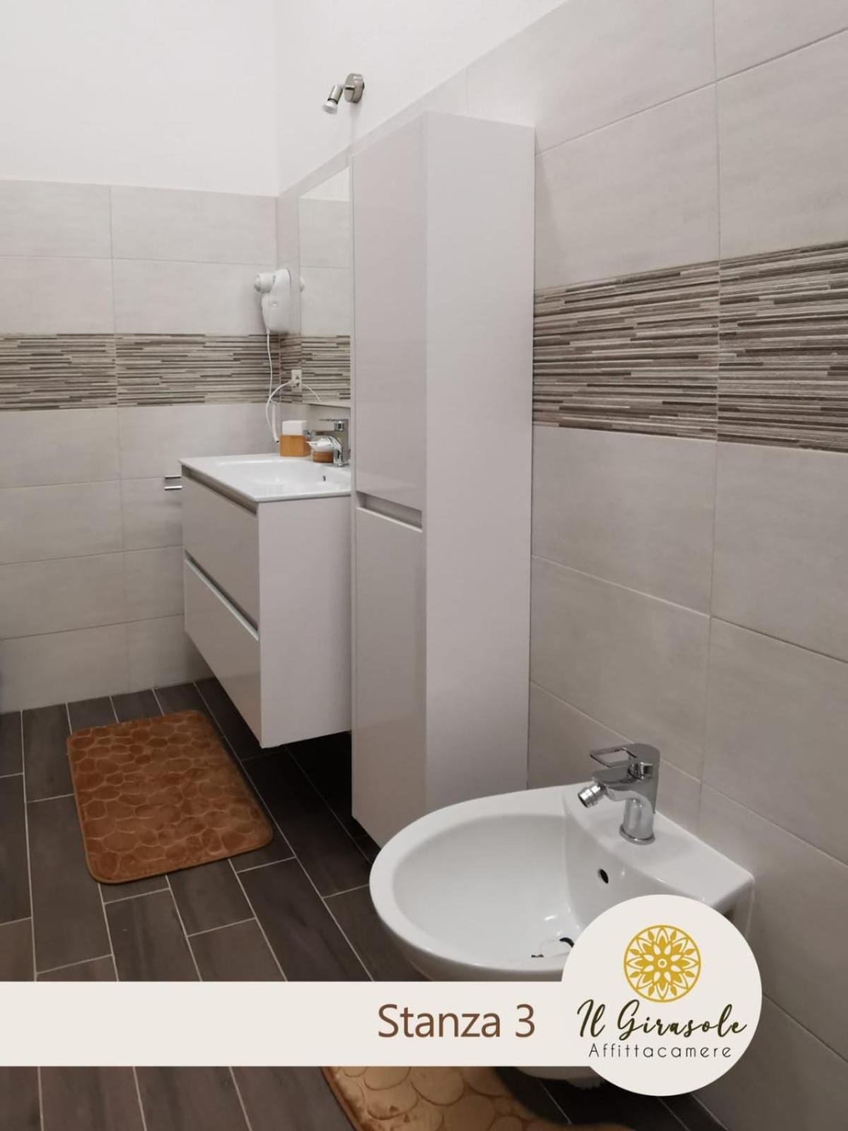 Deluxe Double Room with Shower photo 3