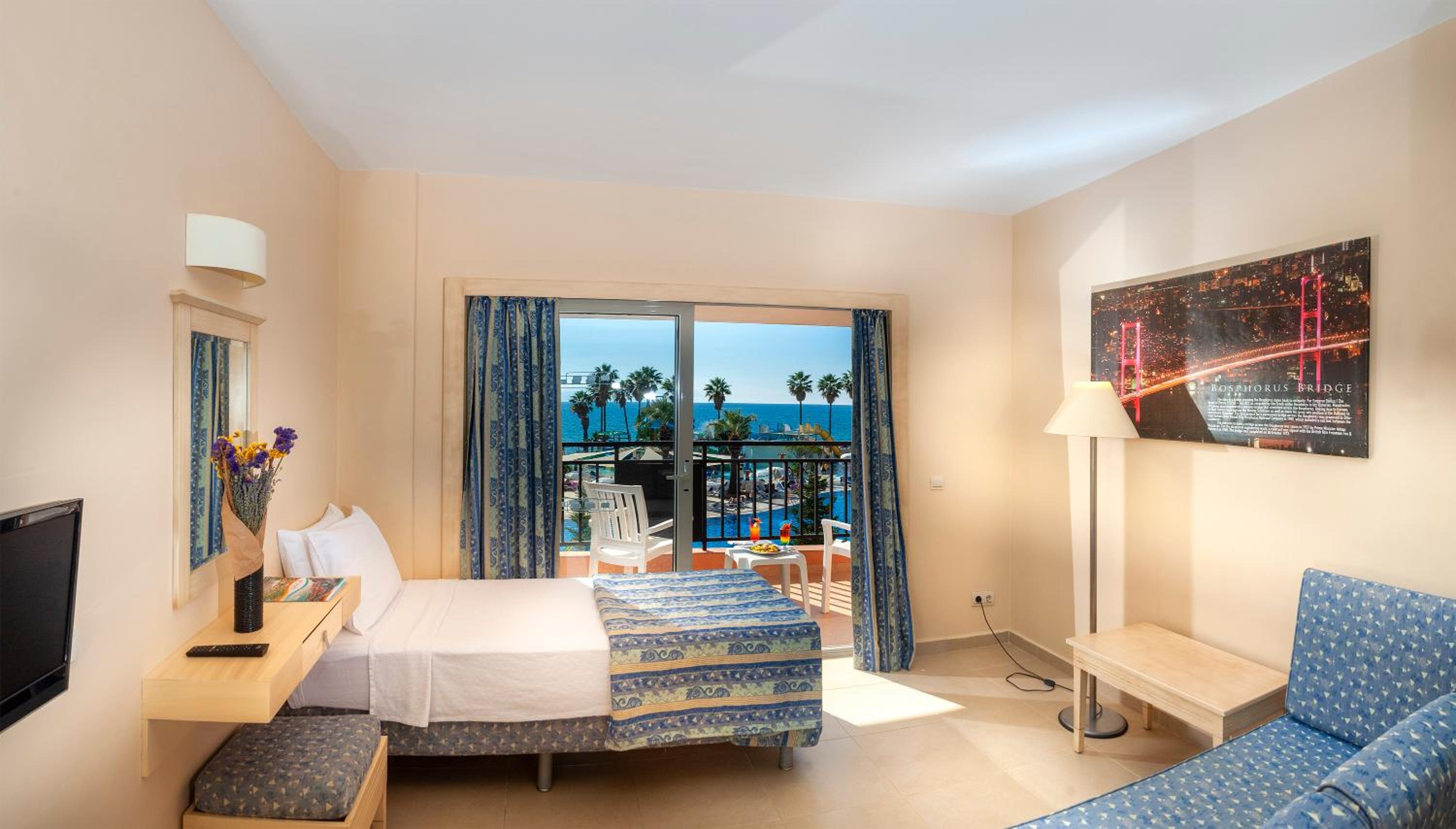 Family Room with Sea View