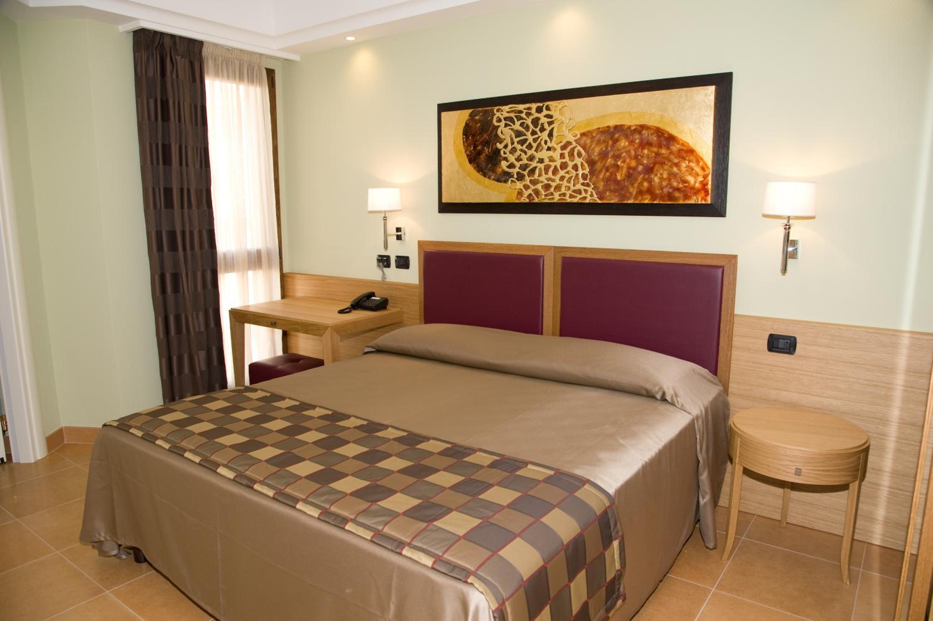 Standard Double or Twin Room - Photo 6