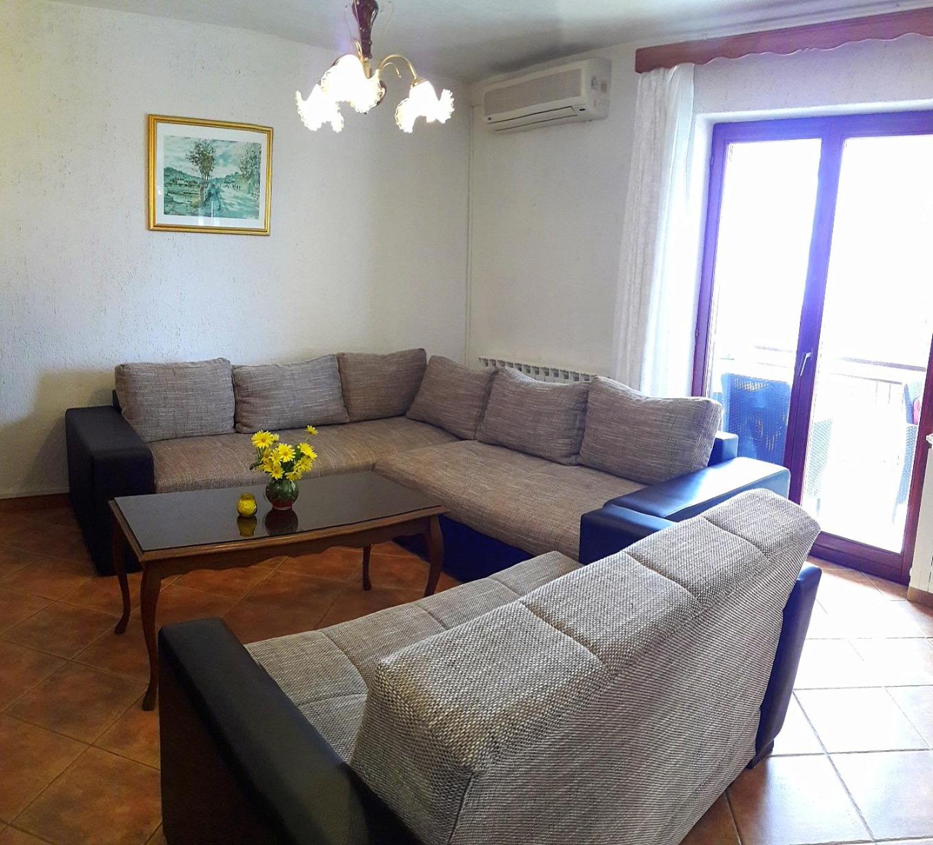 Three-Bedroom Apartment photo 2