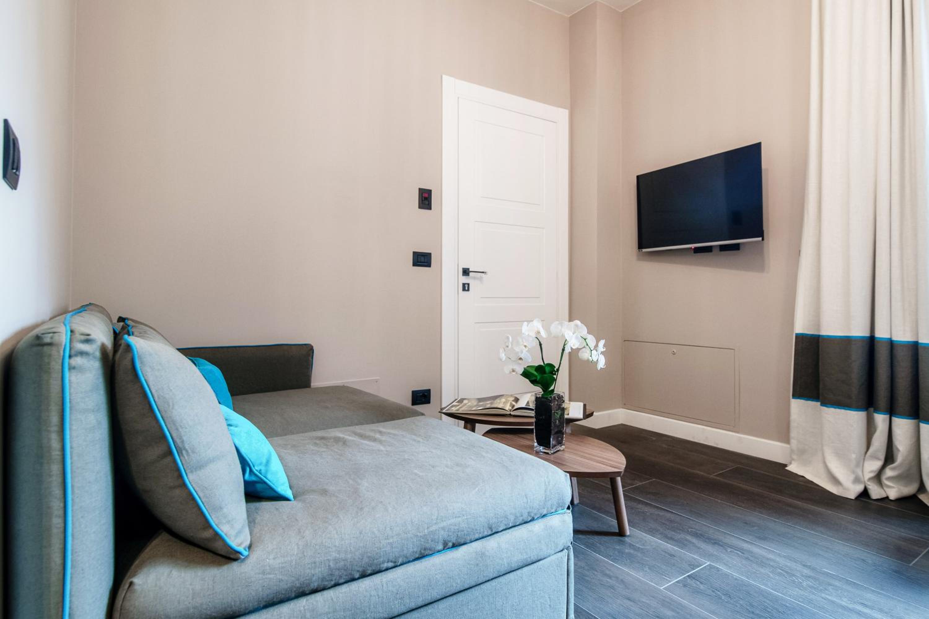 Family Room - Photo 10