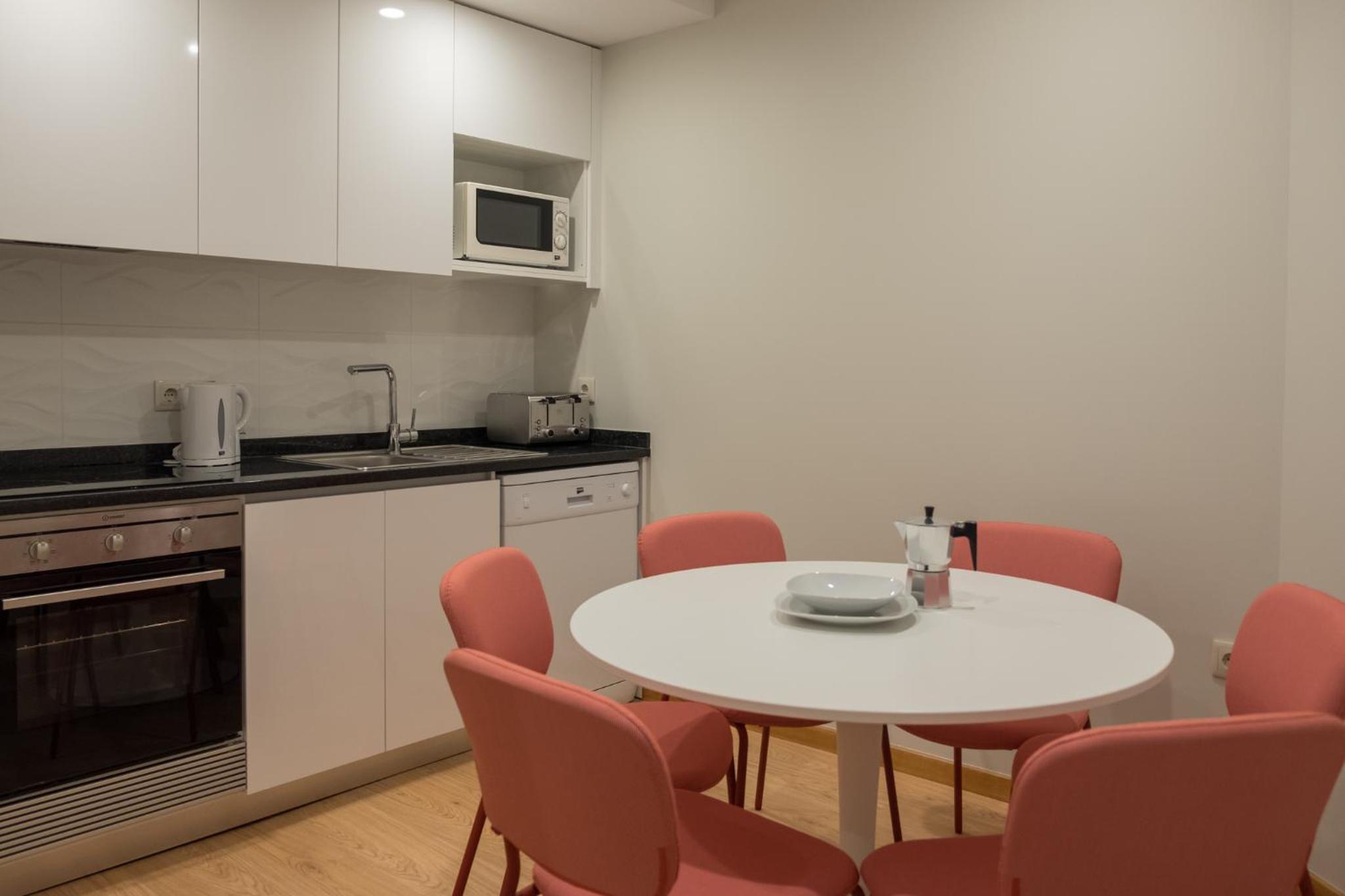 Two-Bedroom Apartment - Photo 16