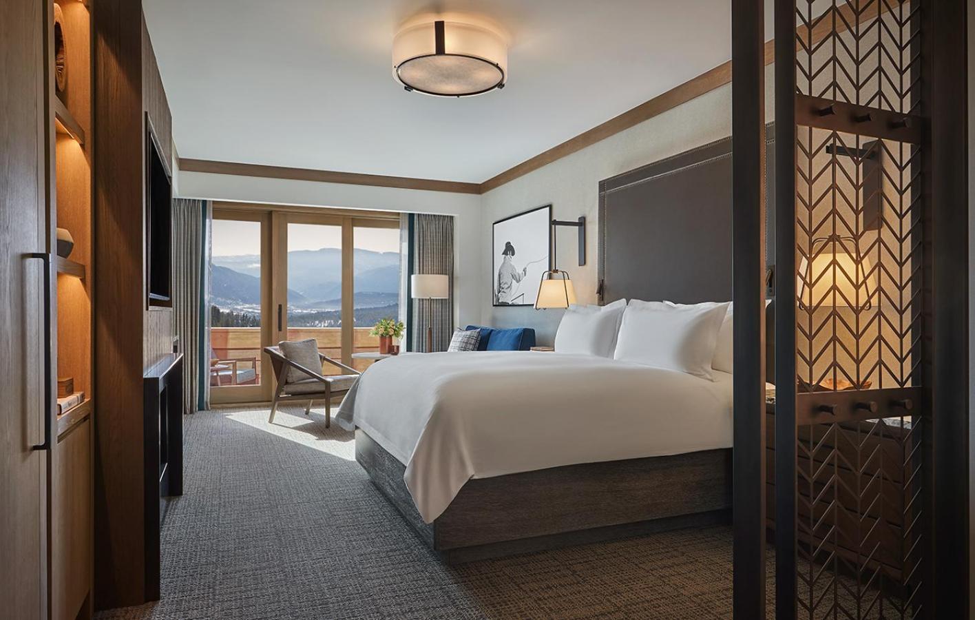 Deluxe Peak One Bedroom Suite