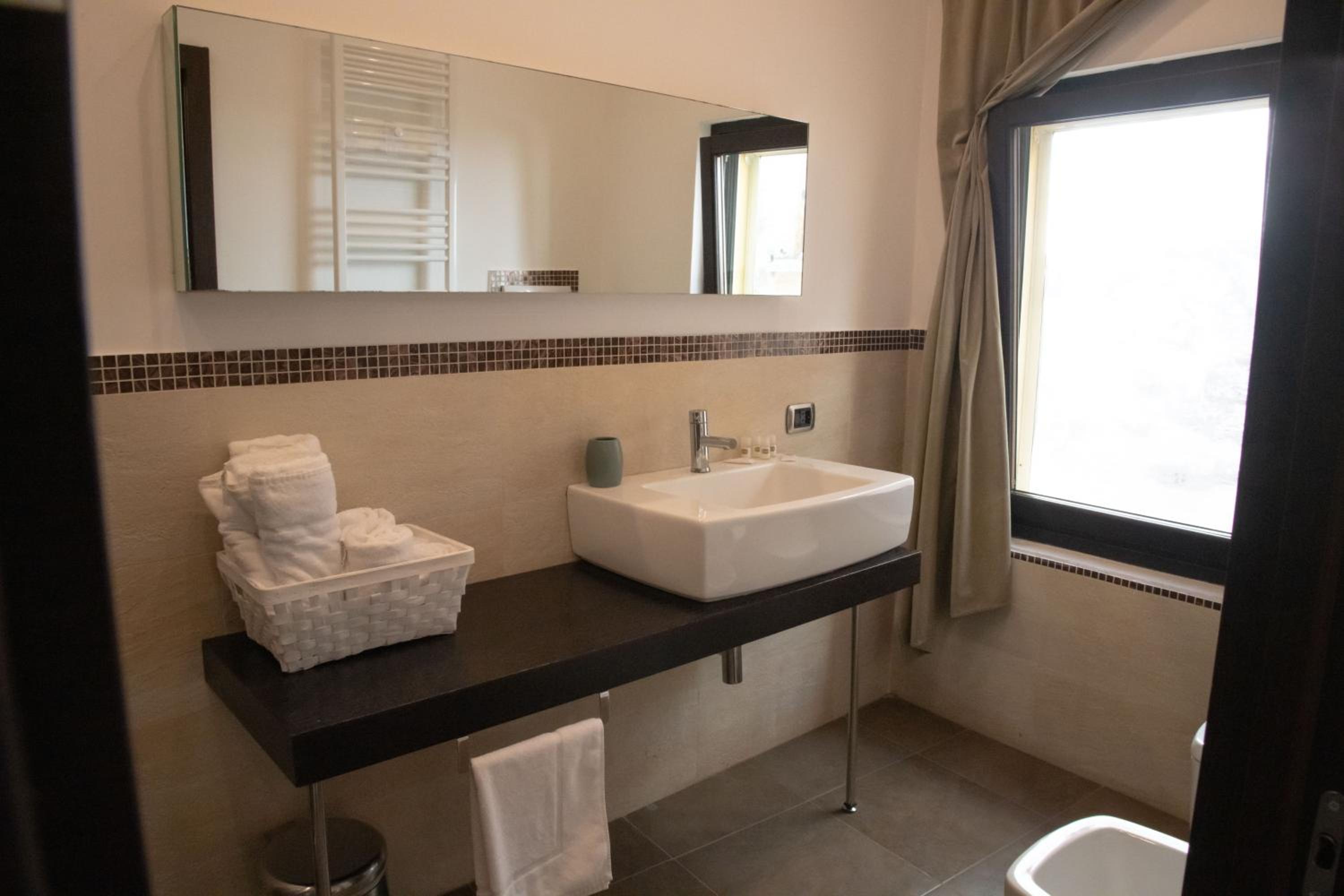 Quadruple Room with Terrace - Photo 16