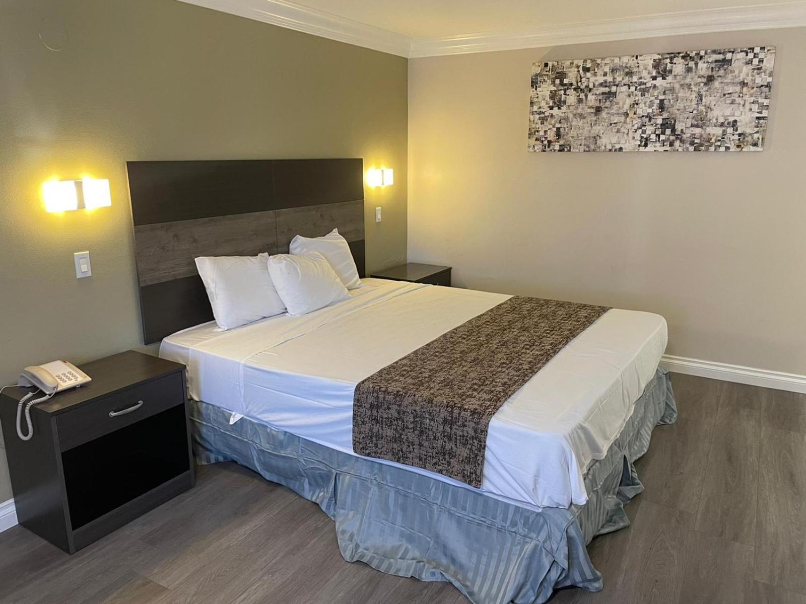 Standard King Room - Photo 1