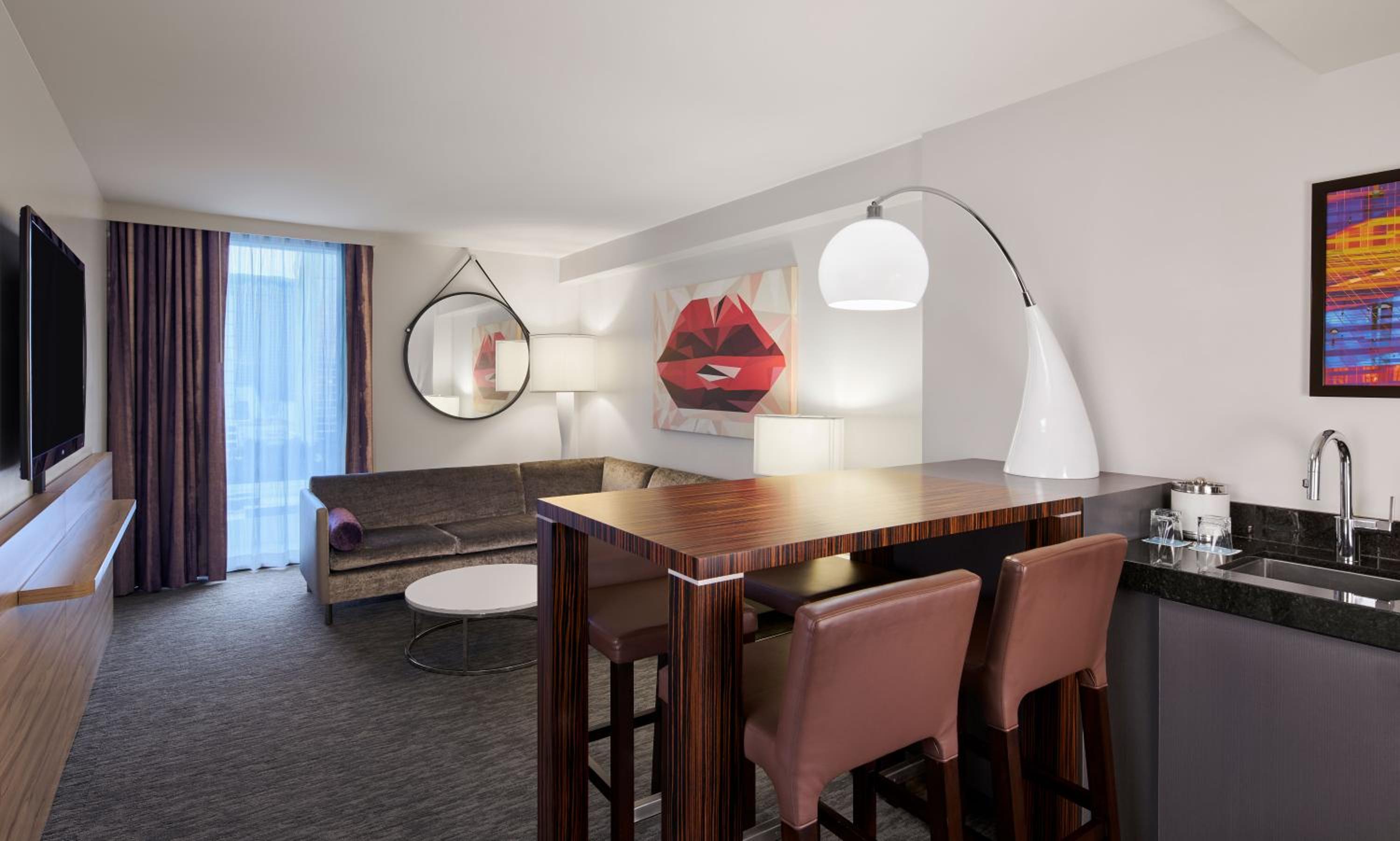 Executive King Suite, Non-Smoking	 - Photo 6