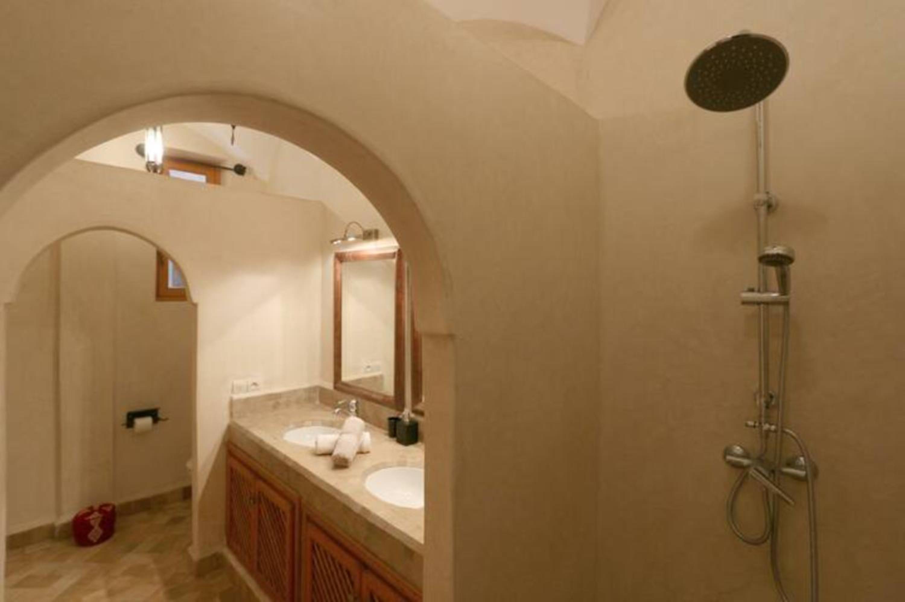 Triple Room with Private Bathroom - Photo 4