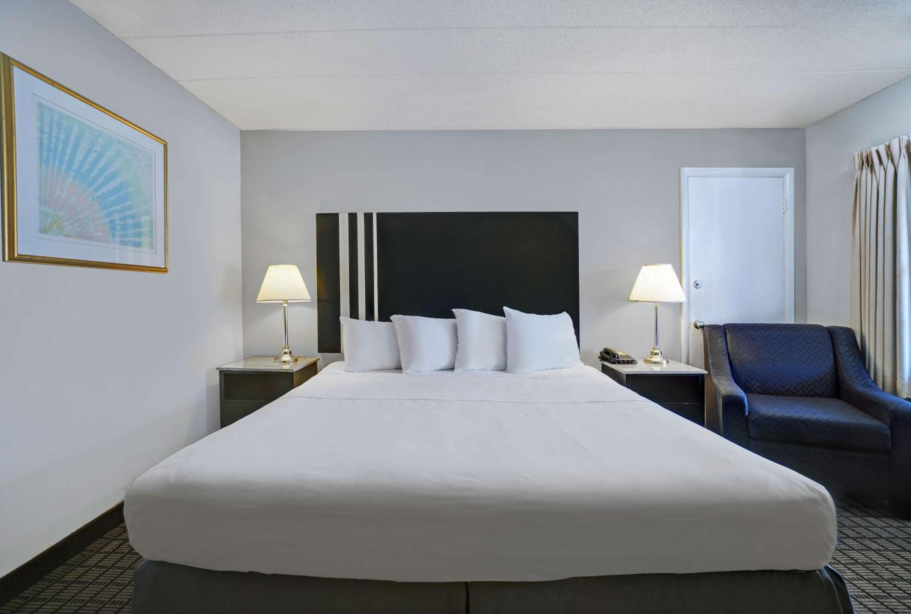 Deluxe King Room - Smoking - Photo 4