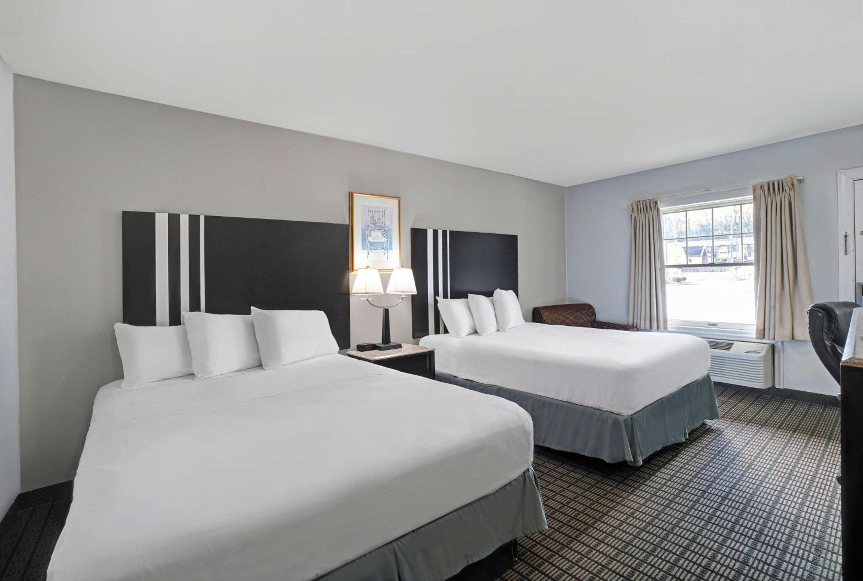 Deluxe Queen Room with Two Queen Beds - Non-Smoking - Photo 1