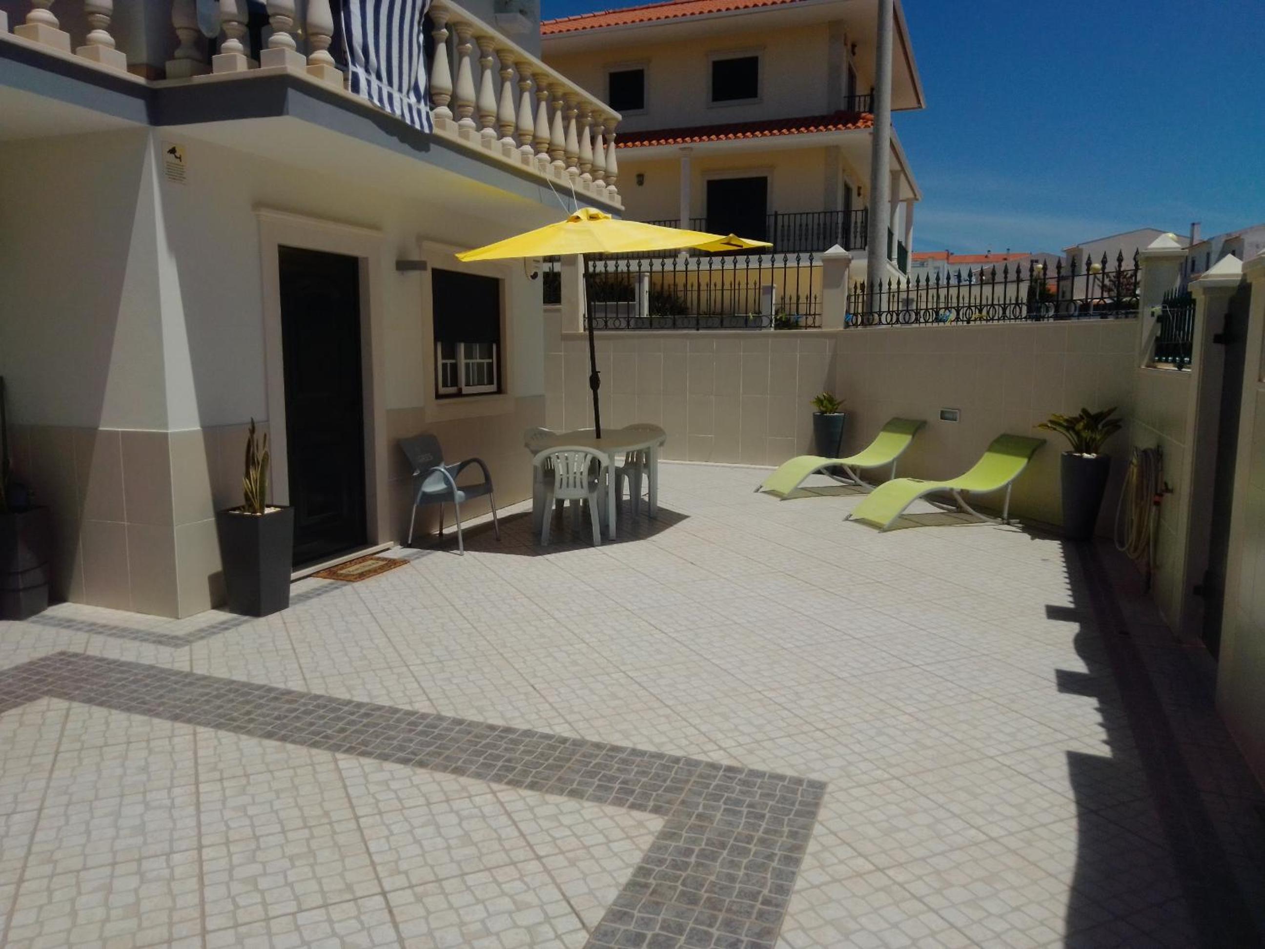Three-Bedroom House - Photo 4