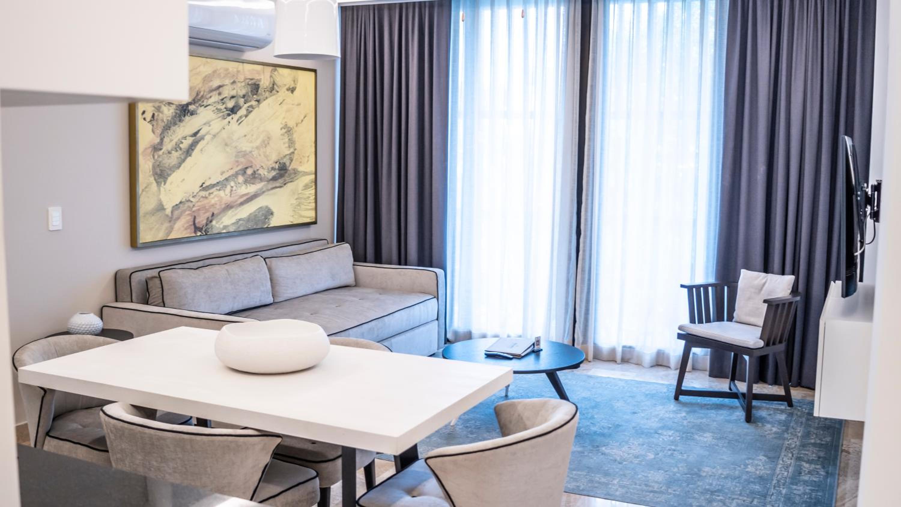 One Bedroom Suite - Photo 8