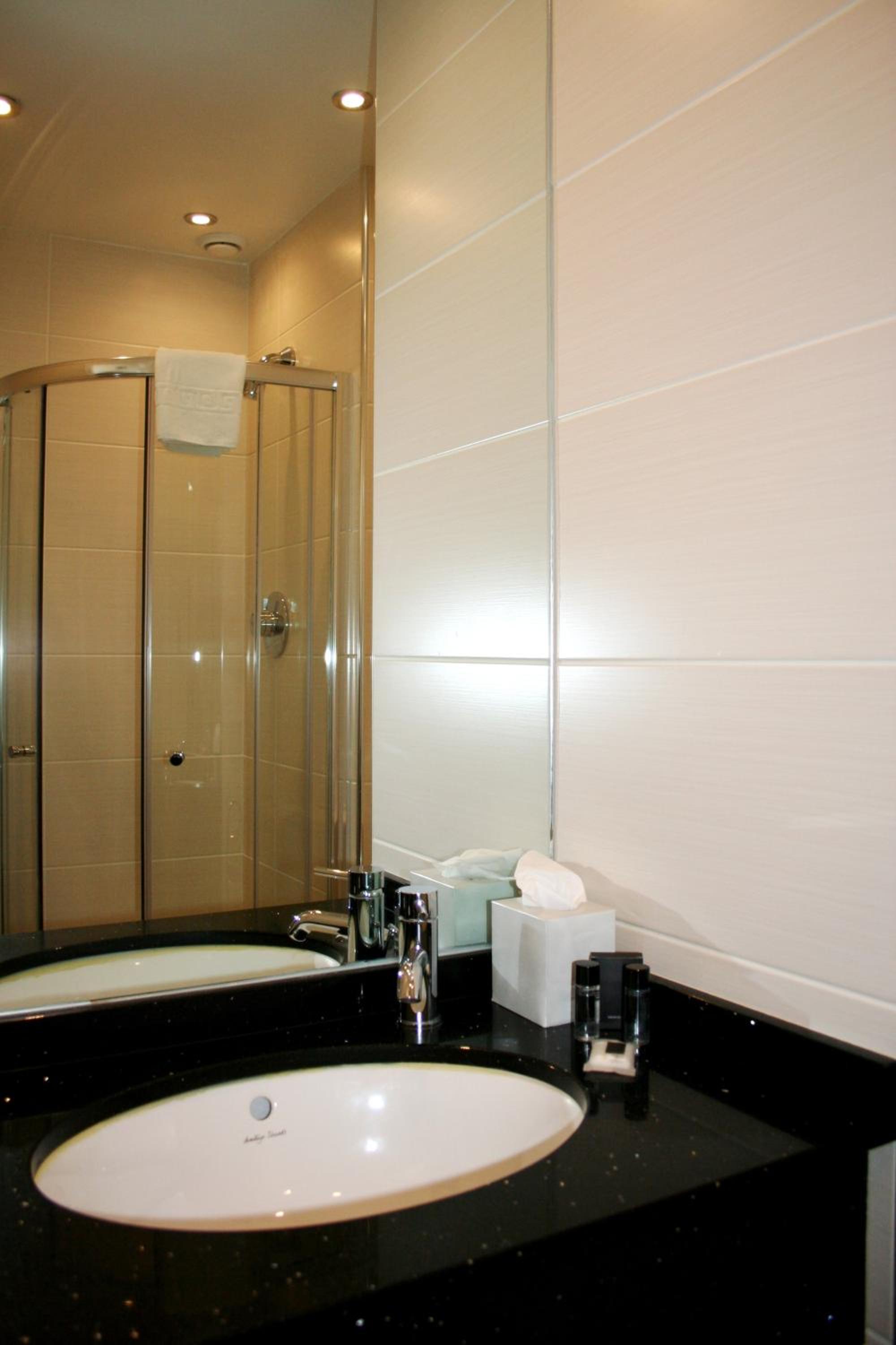 Classic Double or Twin Room - Photo 11