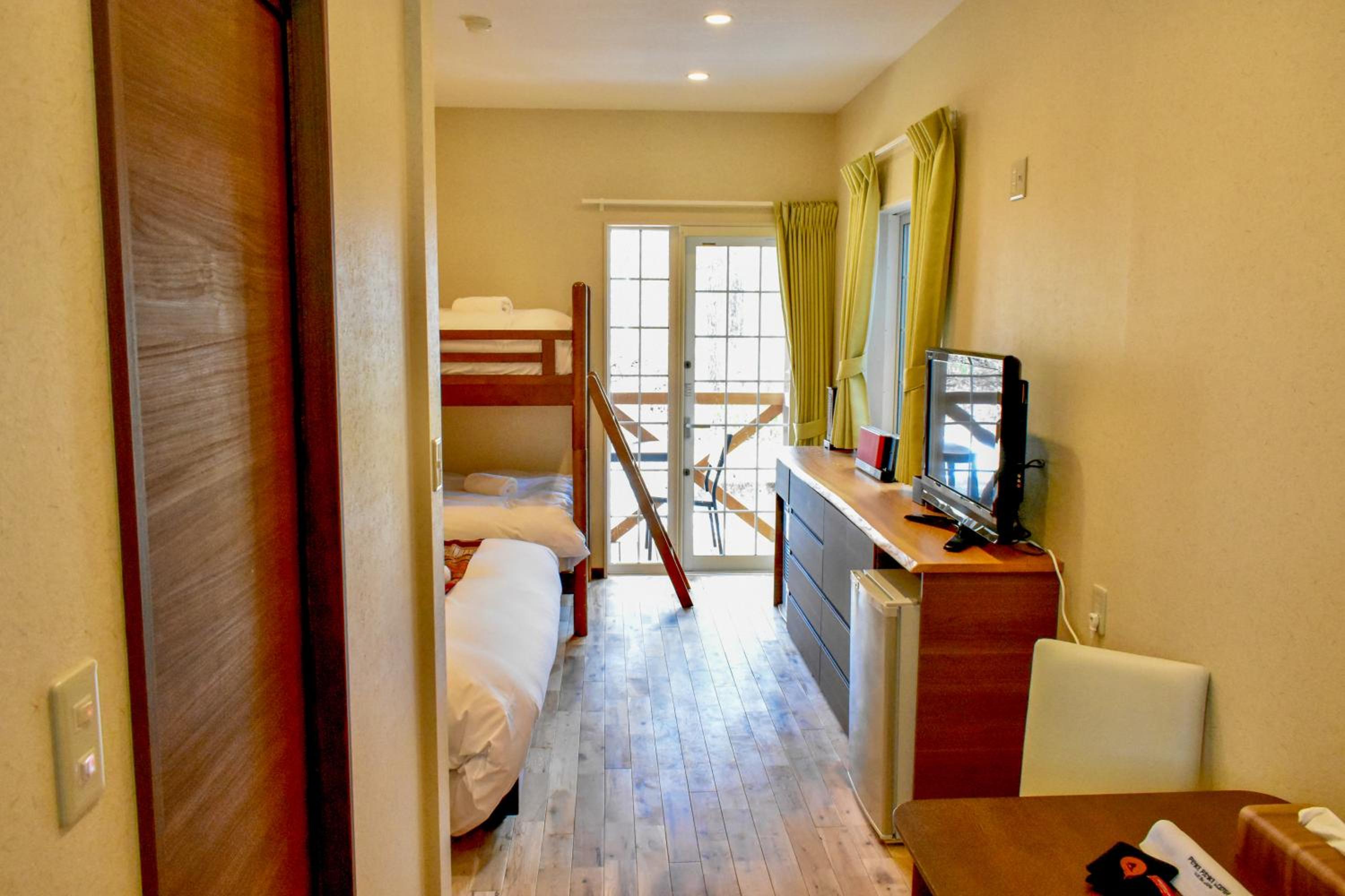 Family Room with Mountain View - Photo 1