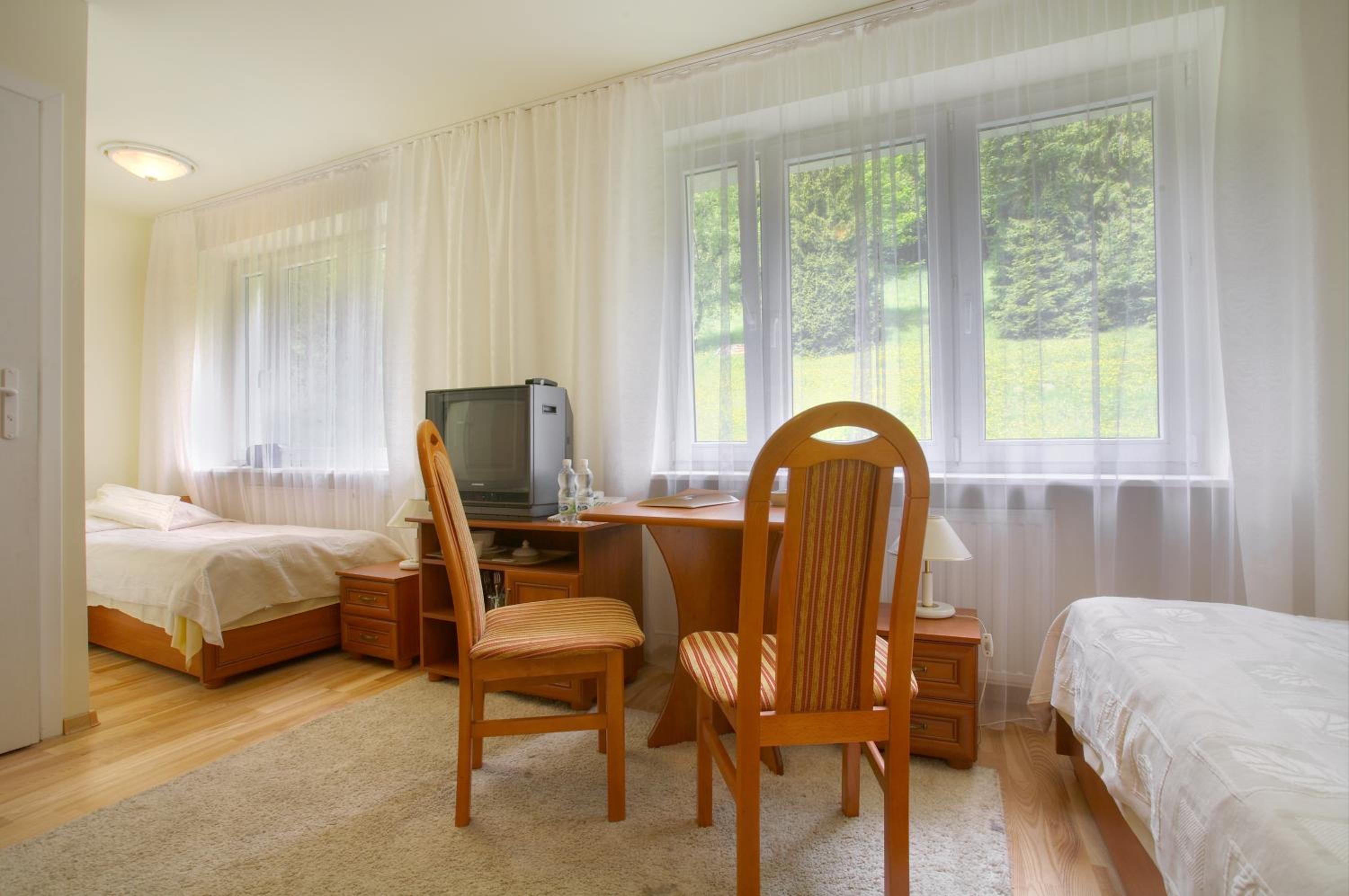 Twin Room - Photo 2