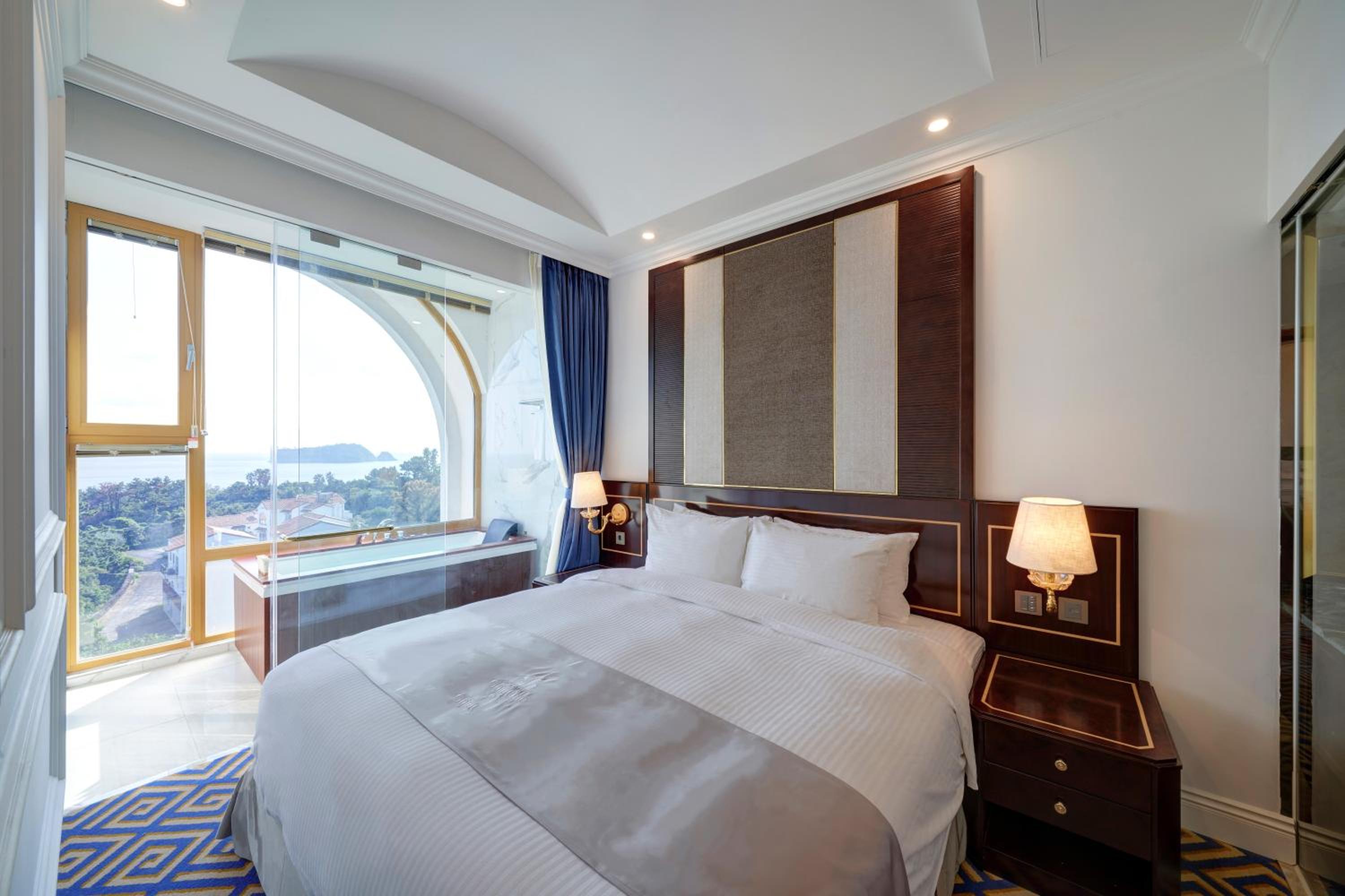 Ocean View Suite - Photo 7