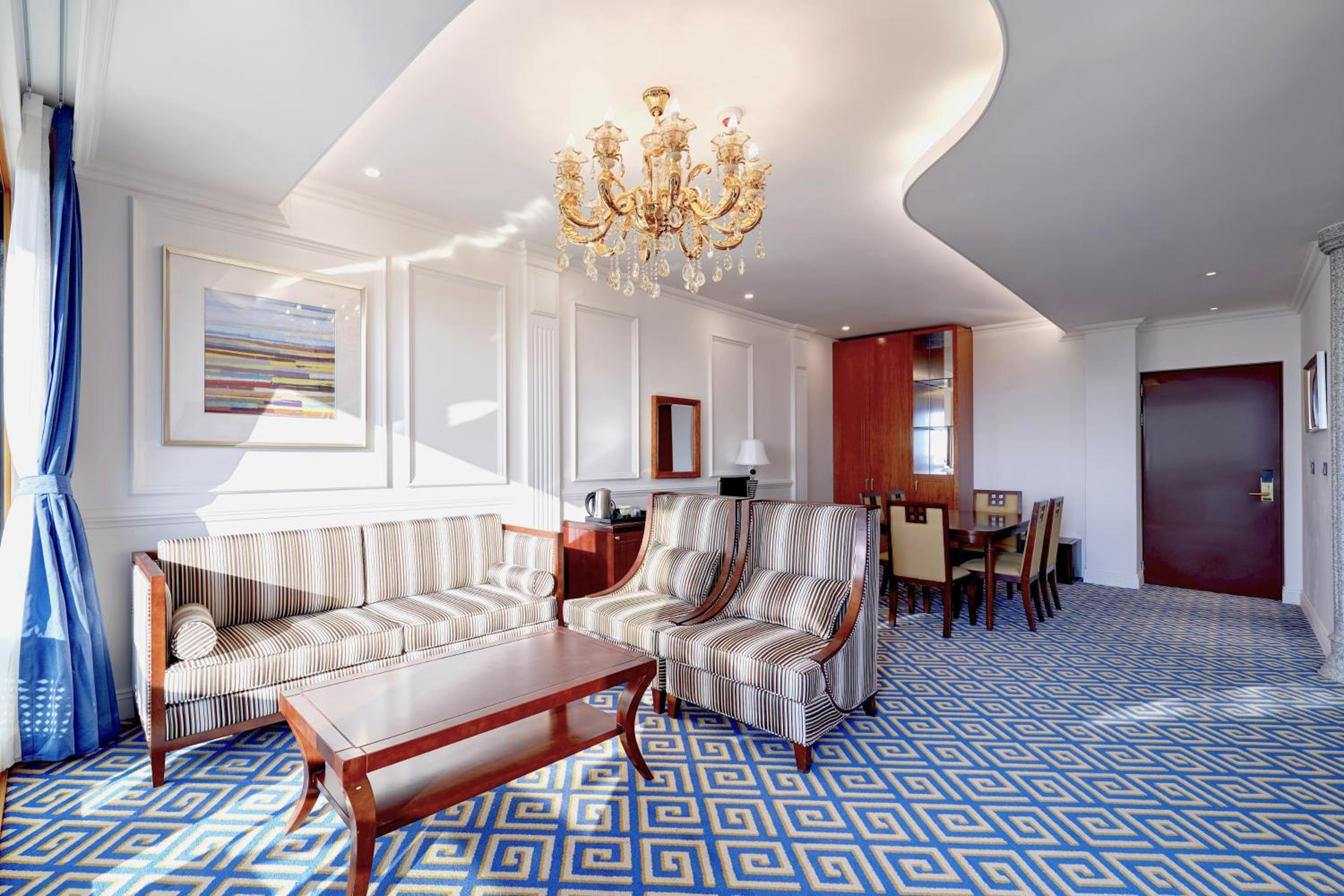 Ocean View Royal Suite - Photo 2