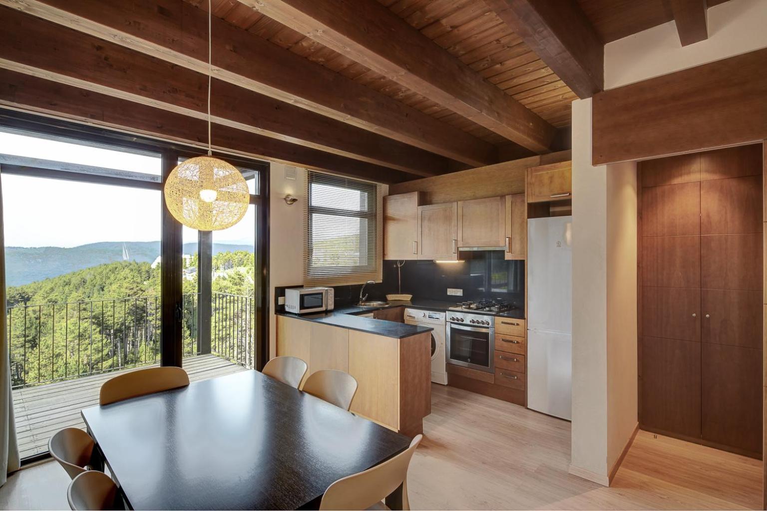 Apartment with Terrace - Photo 5