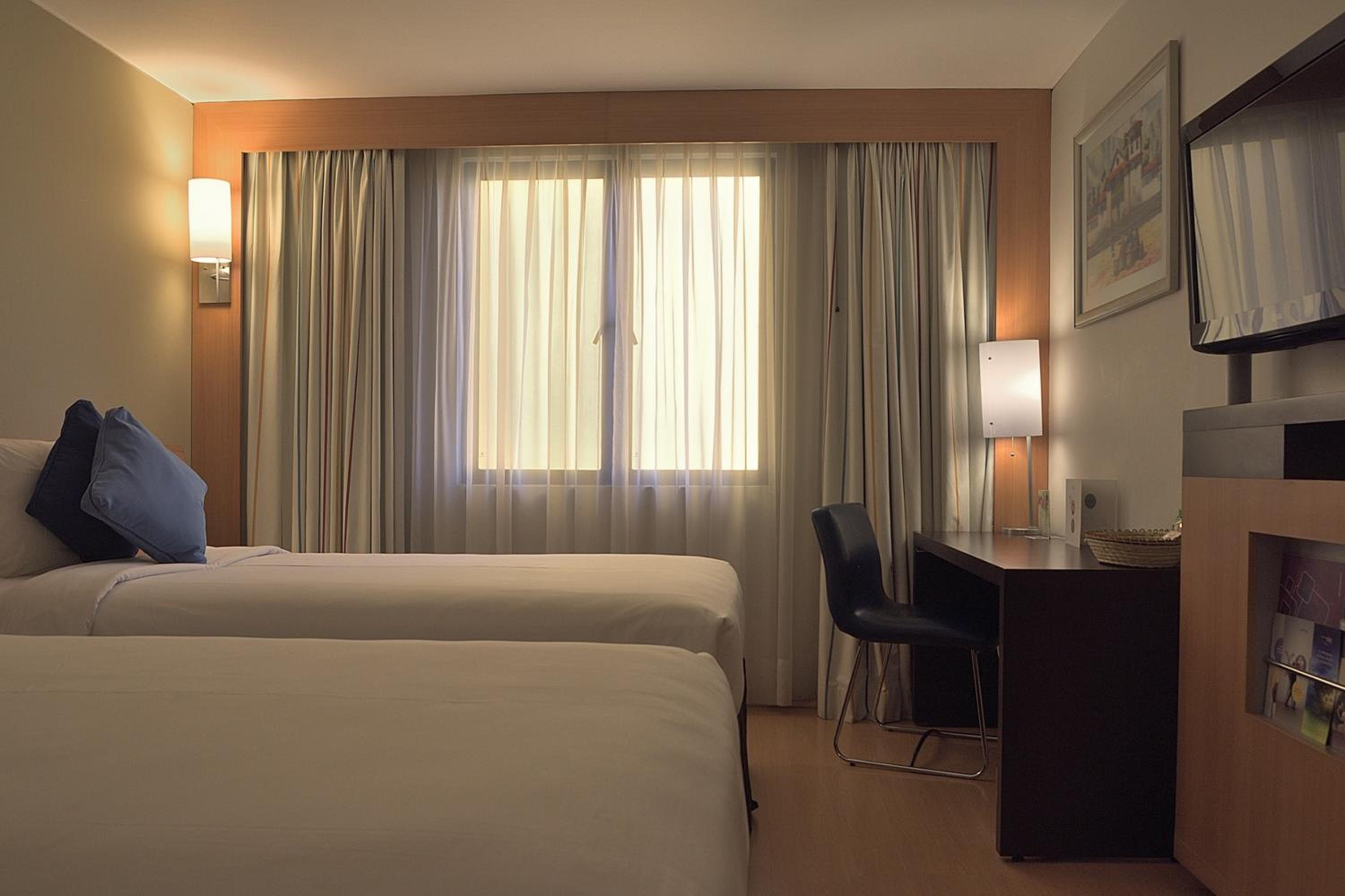 Standard Twin Room - Photo 3