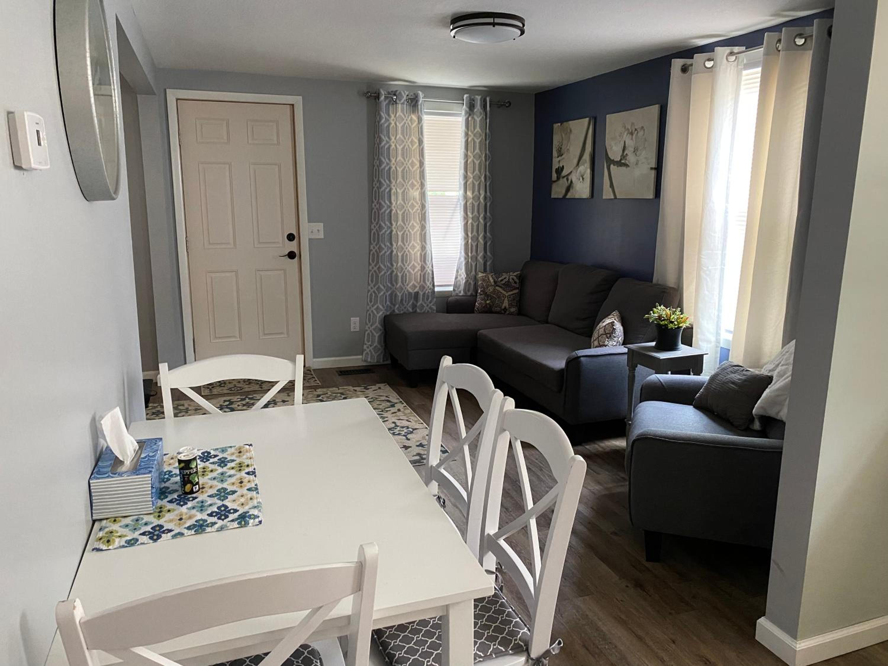 One-Bedroom House - Photo 6