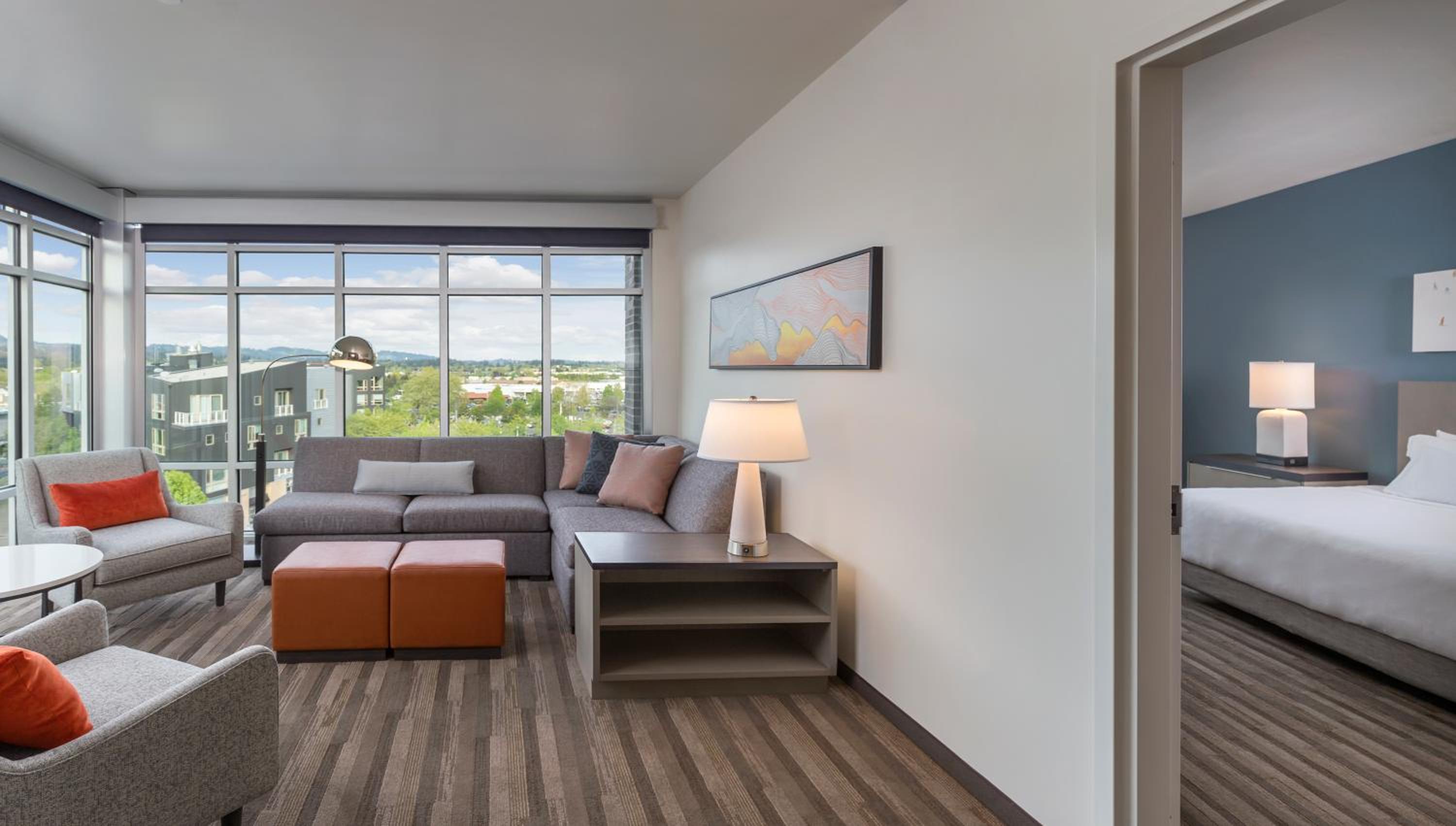 One-Bedroom King Suite with Sofa Bed, Kitchen and Roll-In Shower - Disability Access - Photo 1