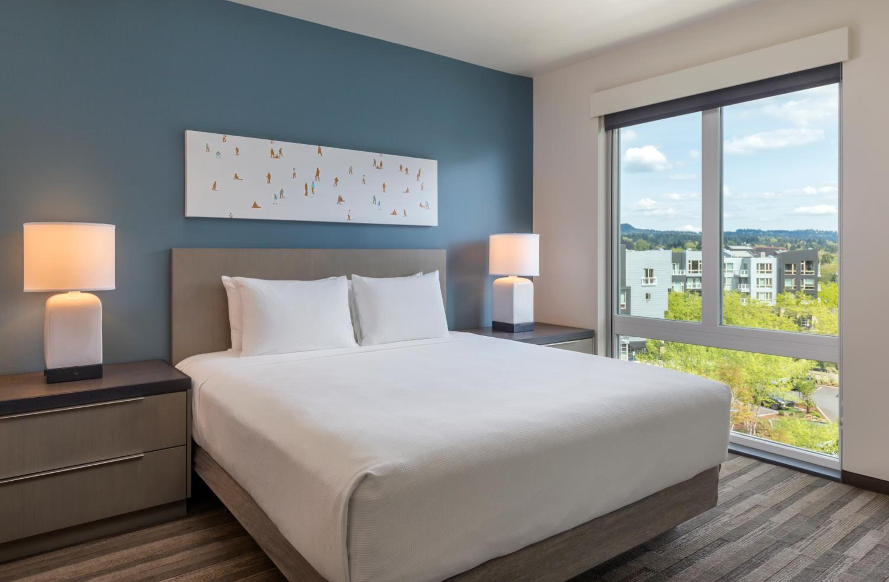 One-Bedroom King Suite with Sofa Bed, Kitchen and Roll-In Shower - Disability Access - Photo 9