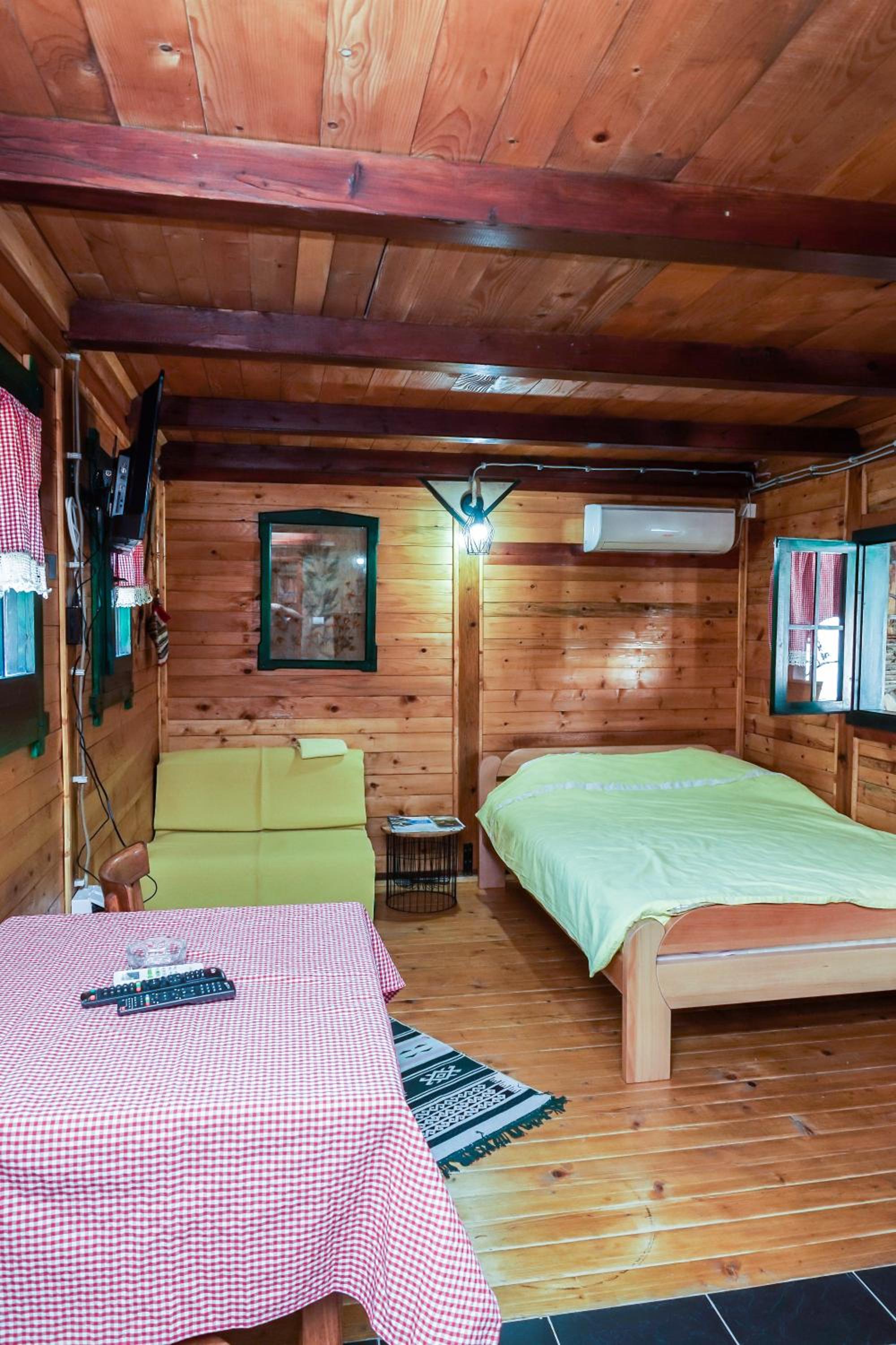 One-Bedroom House photo 1